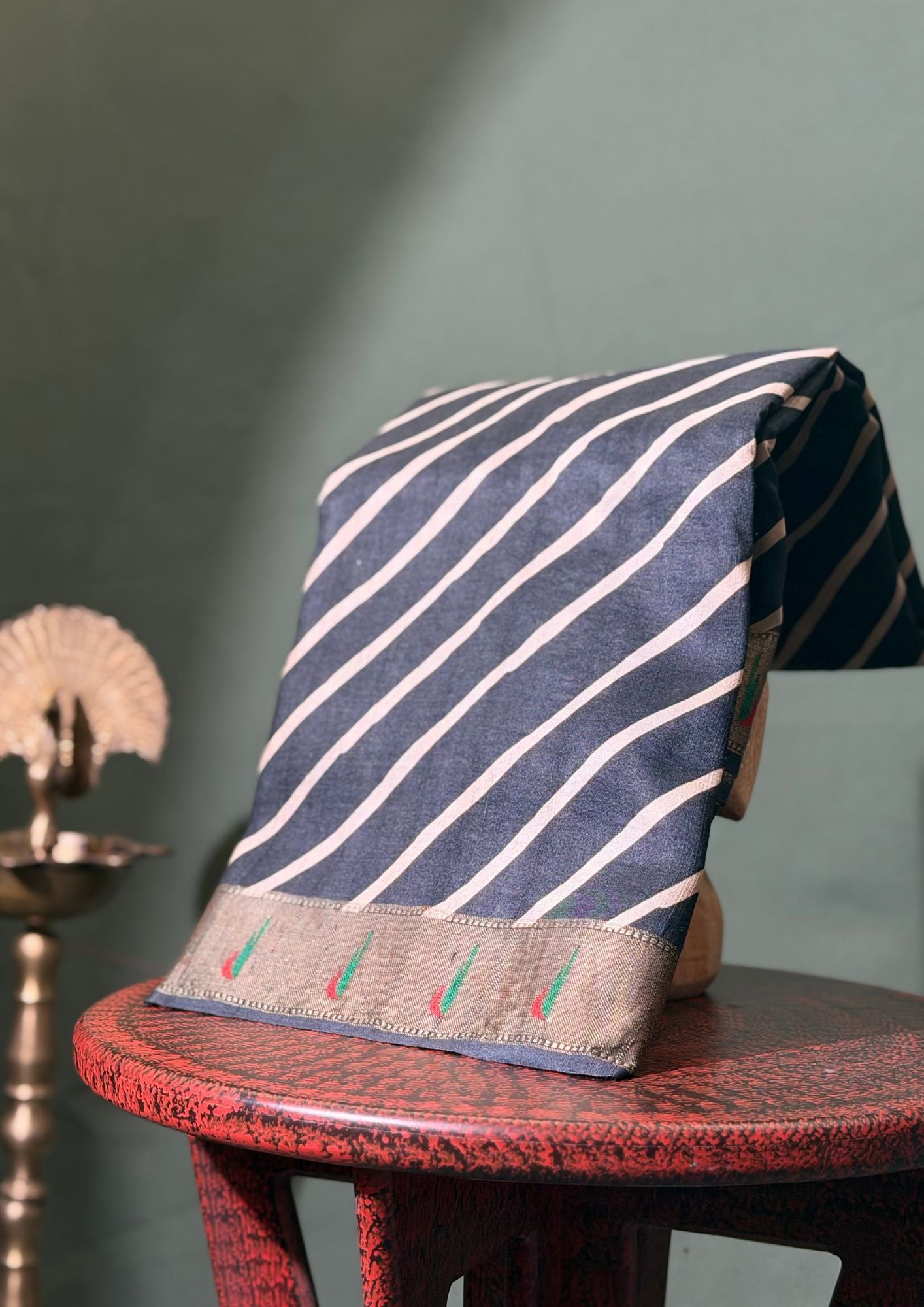 "Founder Choice 022" Banarasi Elegant Black Paithani Pure Silk Saree With Floral Border