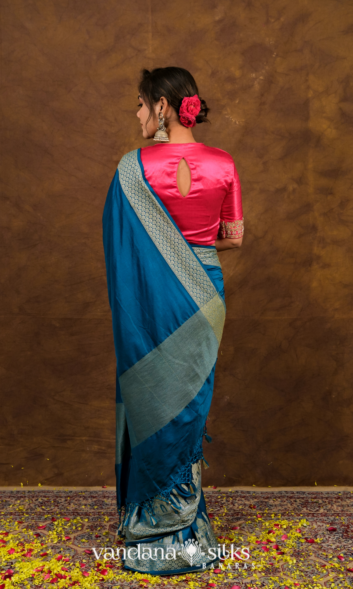 Wahh Taj Banarasi Soft Silk Saree: Symbol of Love