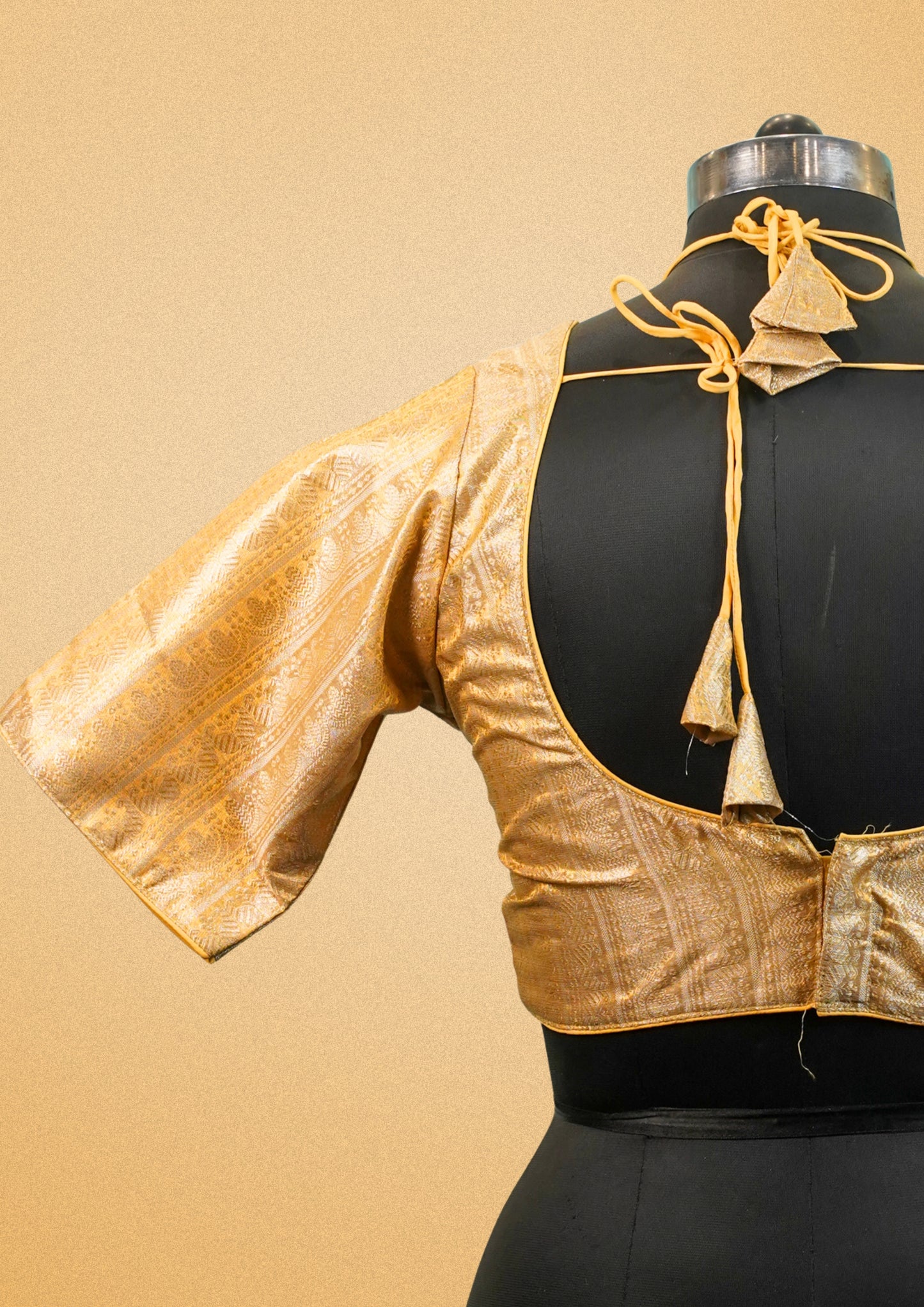 "RDM BL 030A" Banarasi Blouse With Zari Weaving Padded Half Sleeve Choli With Dori Back Tie