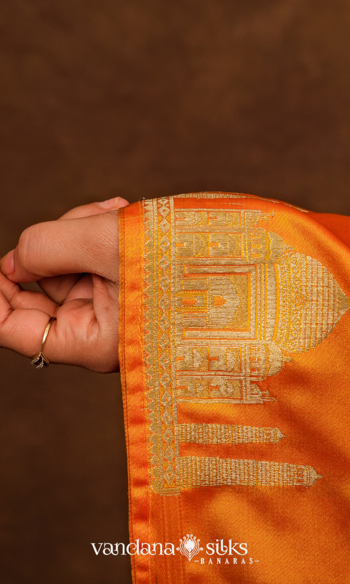 Unique Ajooba Banarasi Soft Silk Saree: Inspired by the Taj