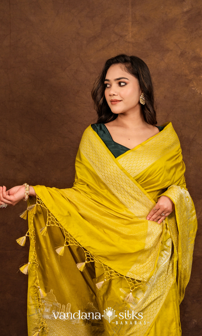 Wahh Taj Banarasi Soft Silk Saree: Symbol of Love