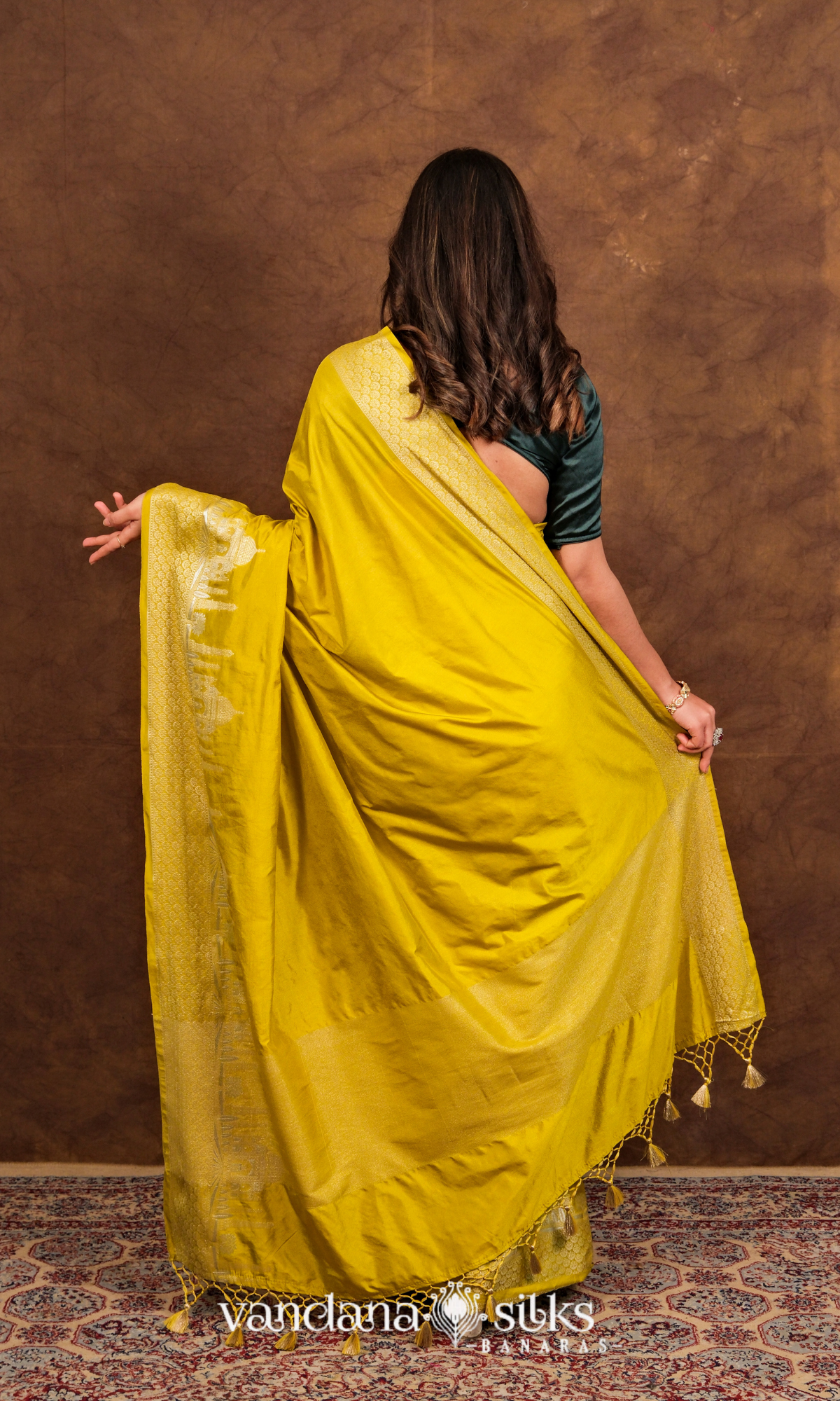 Wahh Taj Banarasi Soft Silk Saree: Symbol of Love