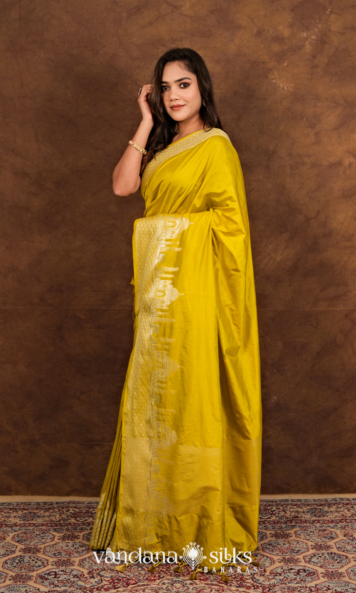 Wahh Taj Banarasi Soft Silk Saree: Symbol of Love