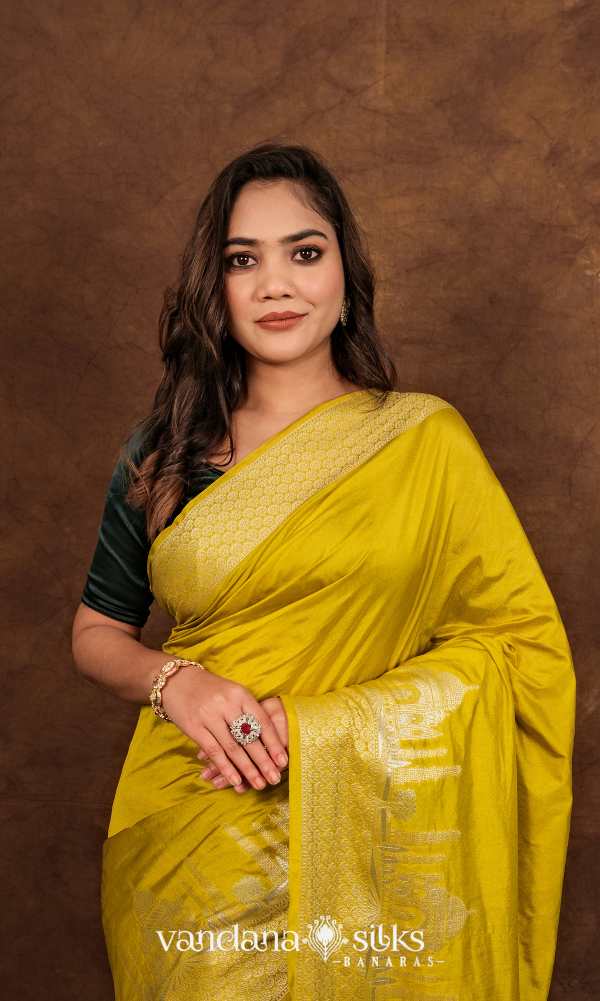 Wahh Taj Banarasi Soft Silk Saree: Symbol of Love