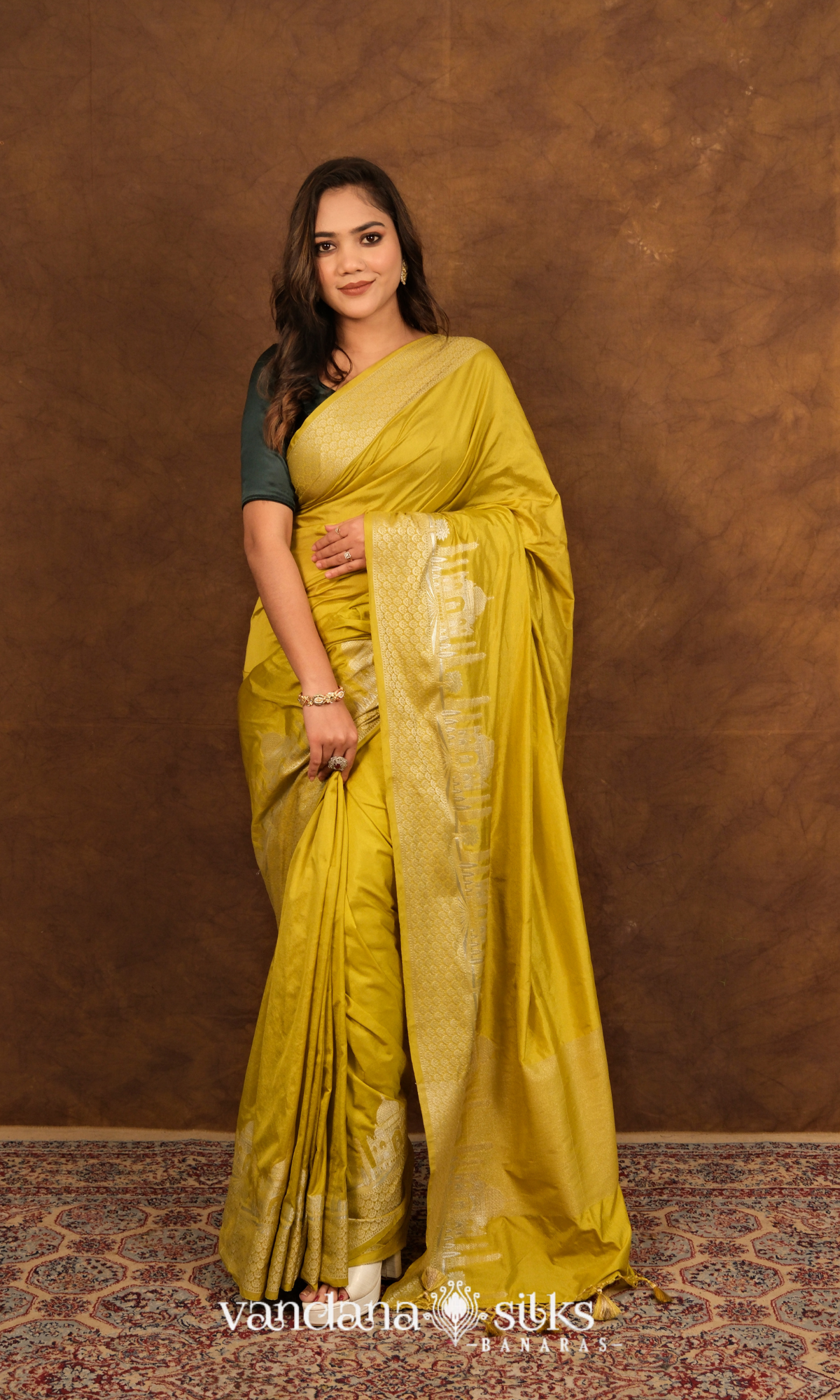 Wahh Taj Banarasi Soft Silk Saree: Symbol of Love