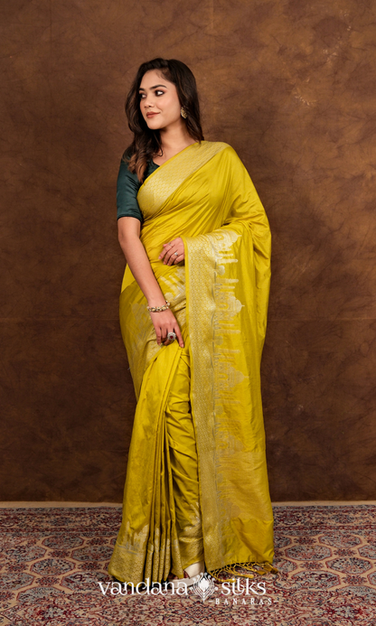 Wahh Taj Banarasi Soft Silk Saree: Symbol of Love