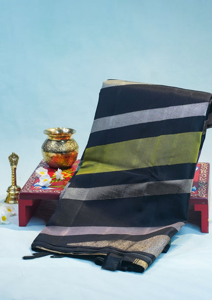 Banarasi Pure Kanjivaram Silk Saree With Elegant Stripes Design