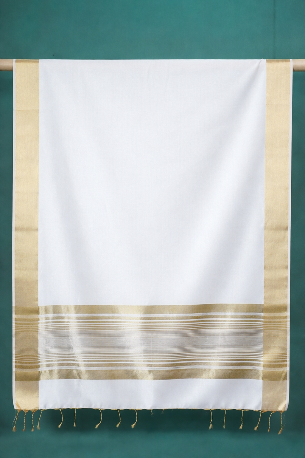 UTSAV BANARAS 256: Classic White Banarasi Raw Silk Saree with Zari Woven Palla