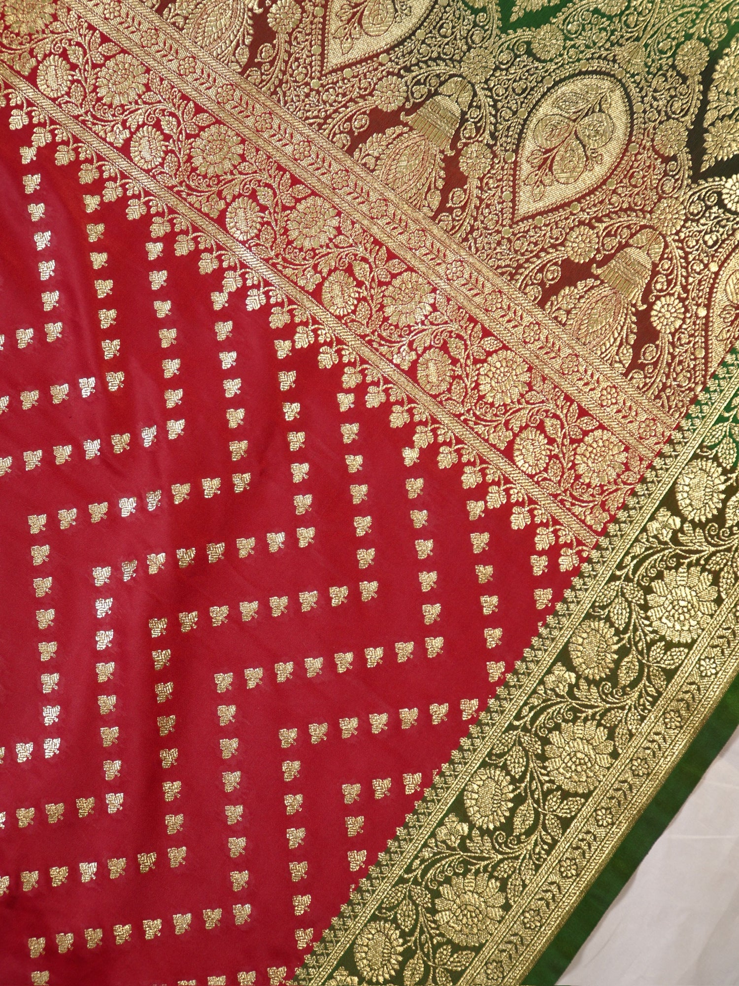 Waah Banaras173: Royal Red Satin Silk Banarasi Saree with Zig-Zag Buti &amp; Contrast Pallu