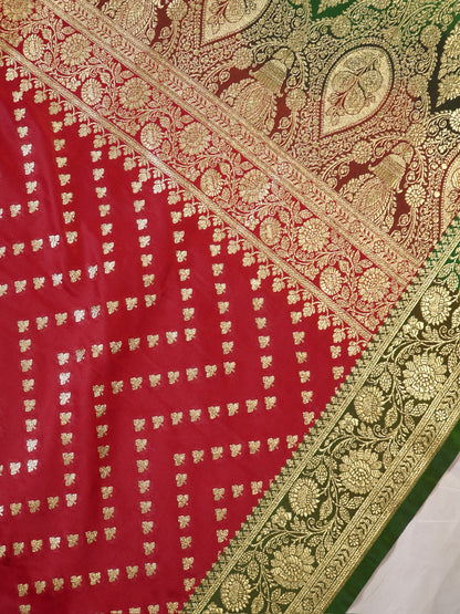 Waah Banaras173: Royal Red Satin Silk Banarasi Saree with Zig-Zag Buti &amp; Contrast Pallu