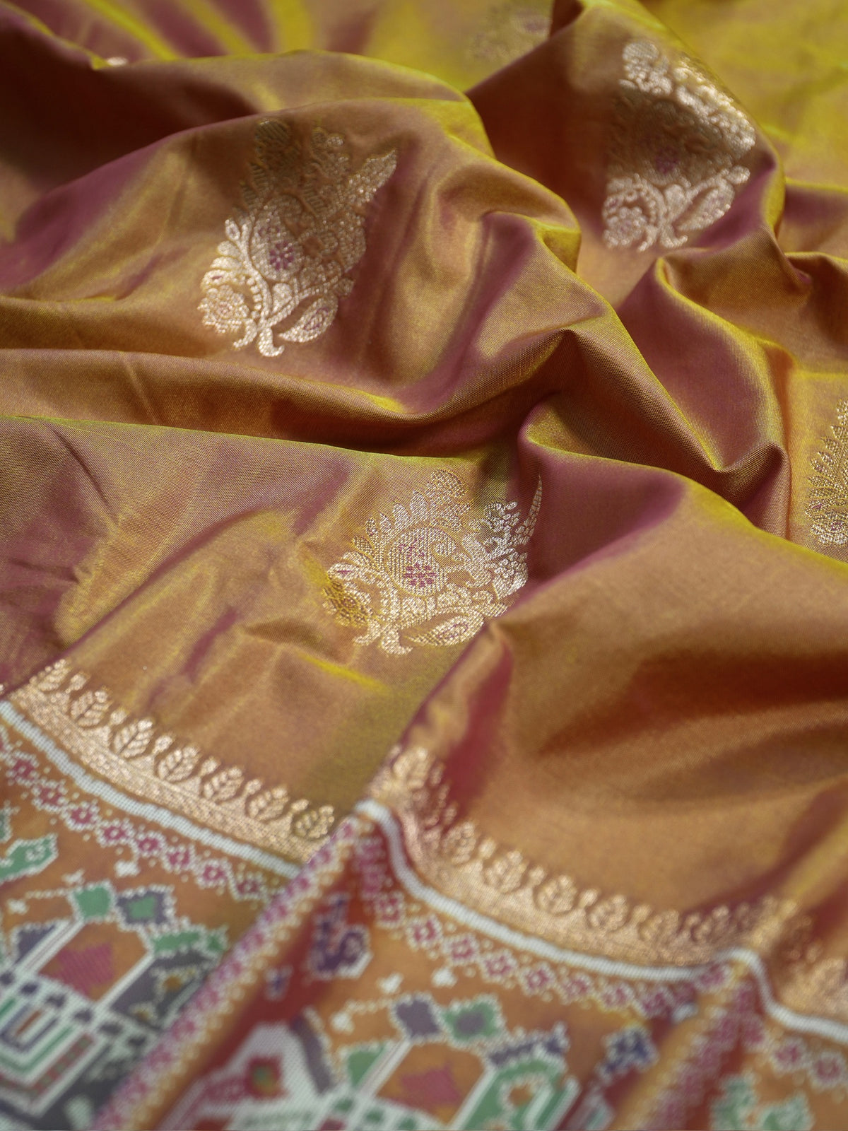 UTSAV BANARAS 502: Gold Dual Tone Banarasi Soft Silk Meenakari Zari Saree