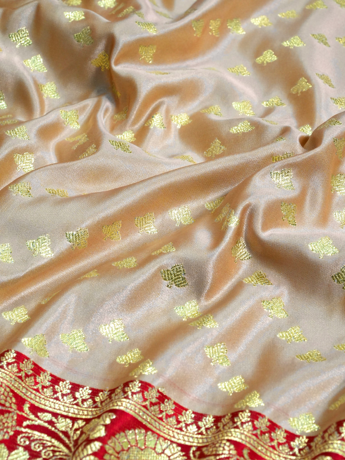 Waah Banaras173D: Royal Beige Satin Silk Banarasi Saree with Zig-Zag Buti &amp; Contrast Pallu