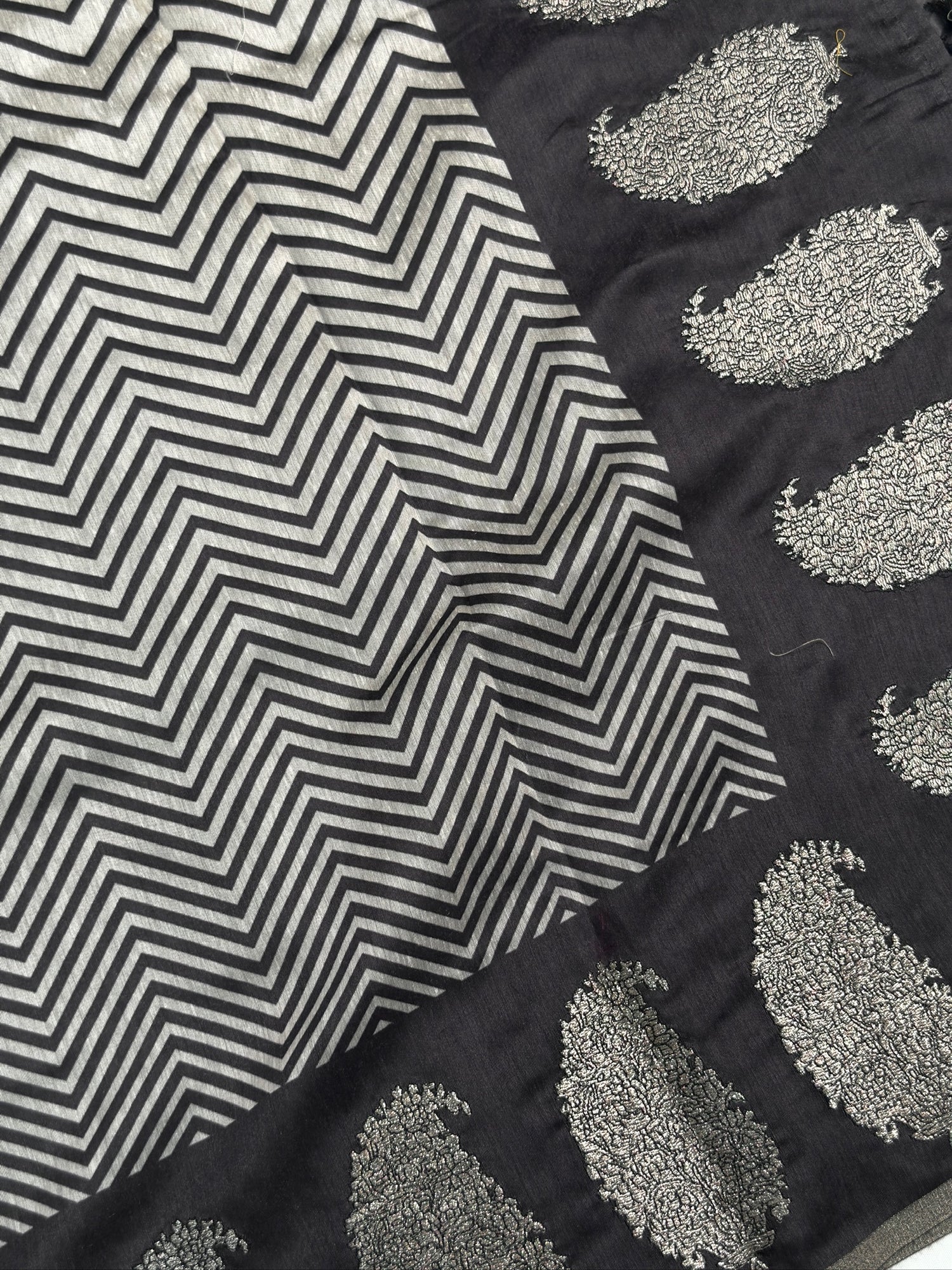 UTSAV BANARAS 409: Silver Grey Zig - Zag Raw Silk Saree with Silver Paisley Buta Border