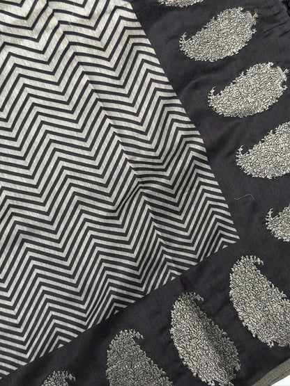 UTSAV BANARAS 409: Silver Grey Zig - Zag Raw Silk Saree with Silver Paisley Buta Border