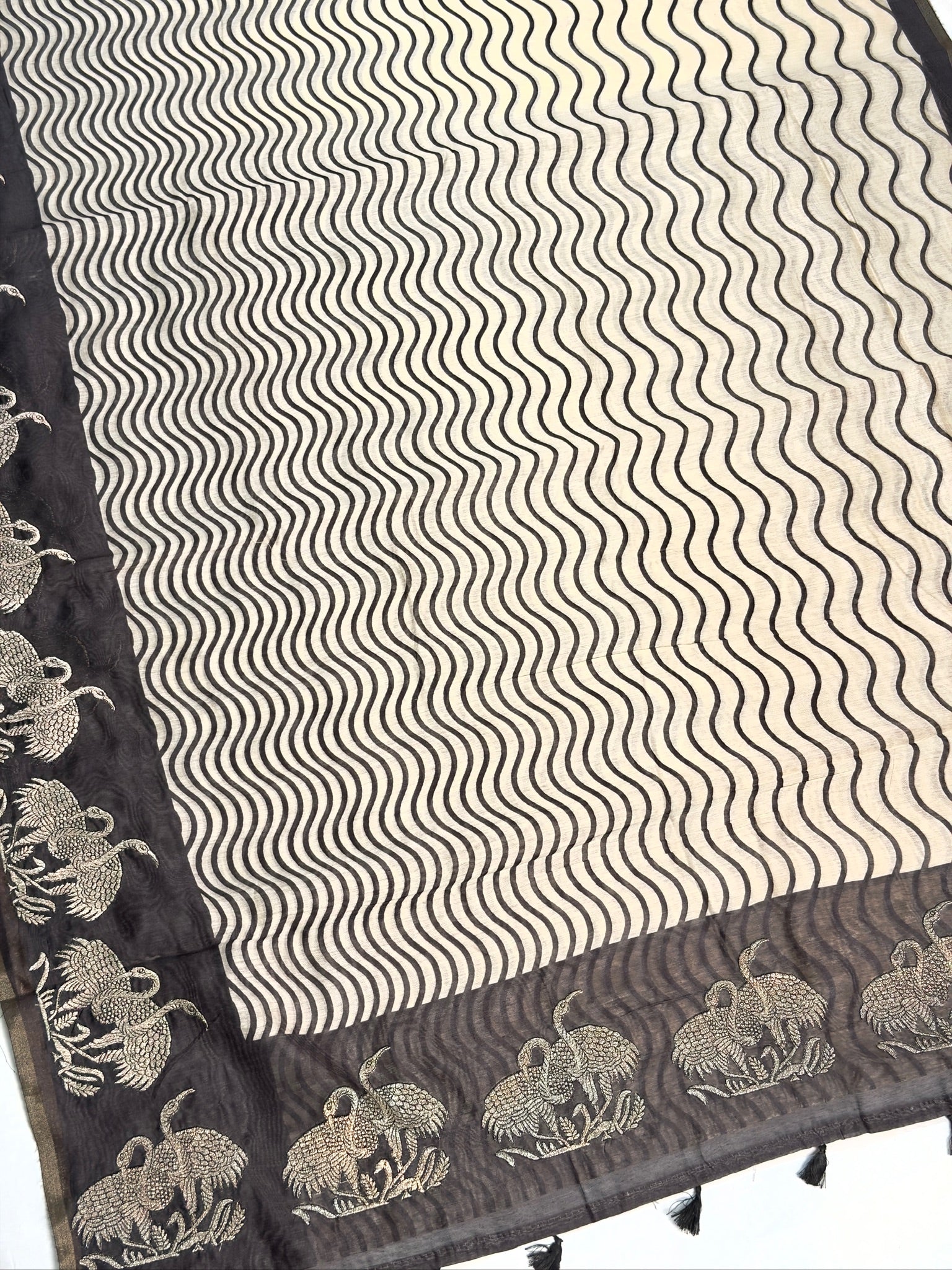 UTSAV BANARAS 408: Steel Grey Raw Silk Saree with Laheriya Design &amp; Silver Floral Buta Border