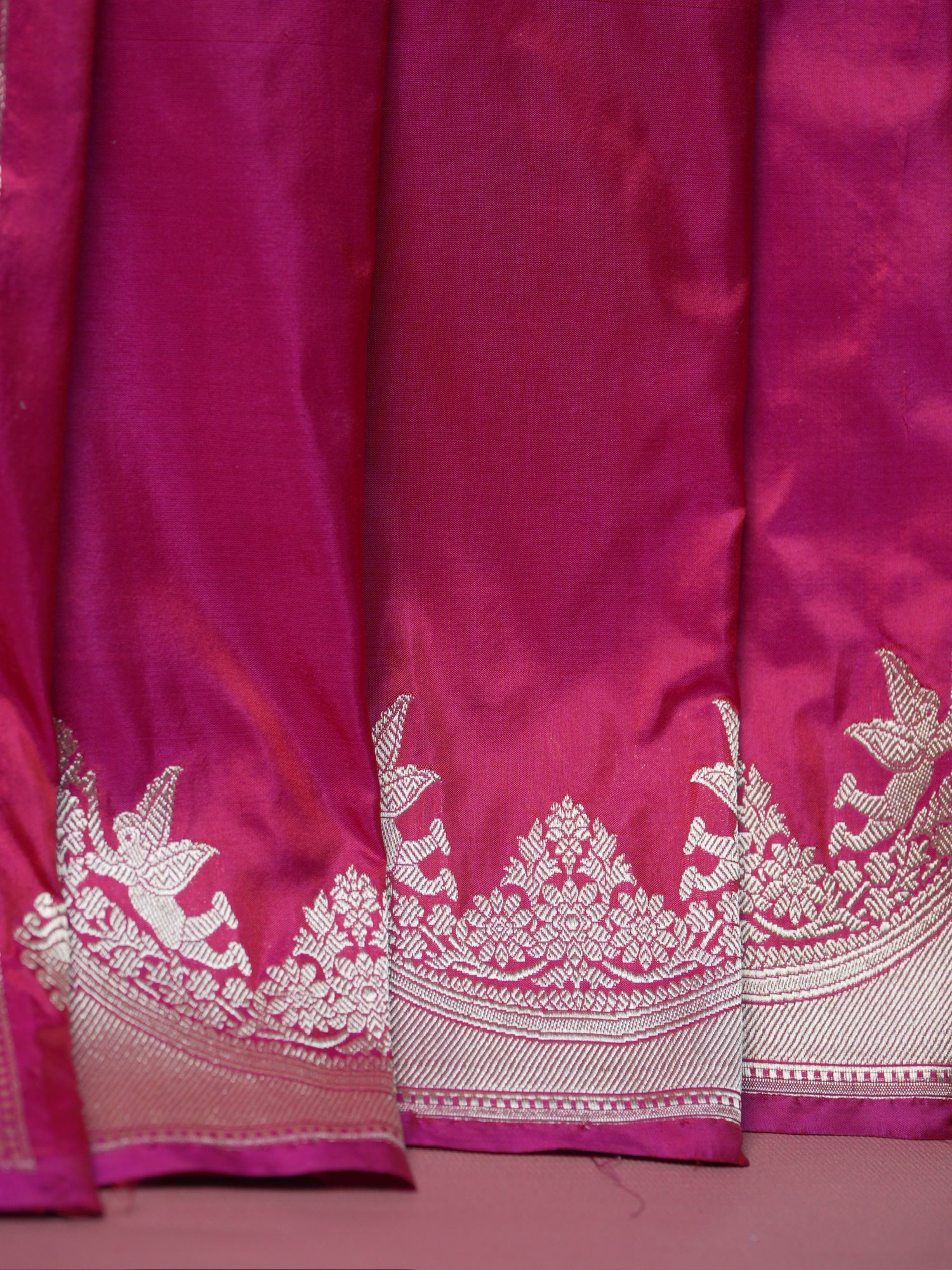 VIRASAT 445:Peachy Pink Dual Shade Pure Katan Silk Saree with Kadwa Zari Scallop Border | Silk Mark Certified