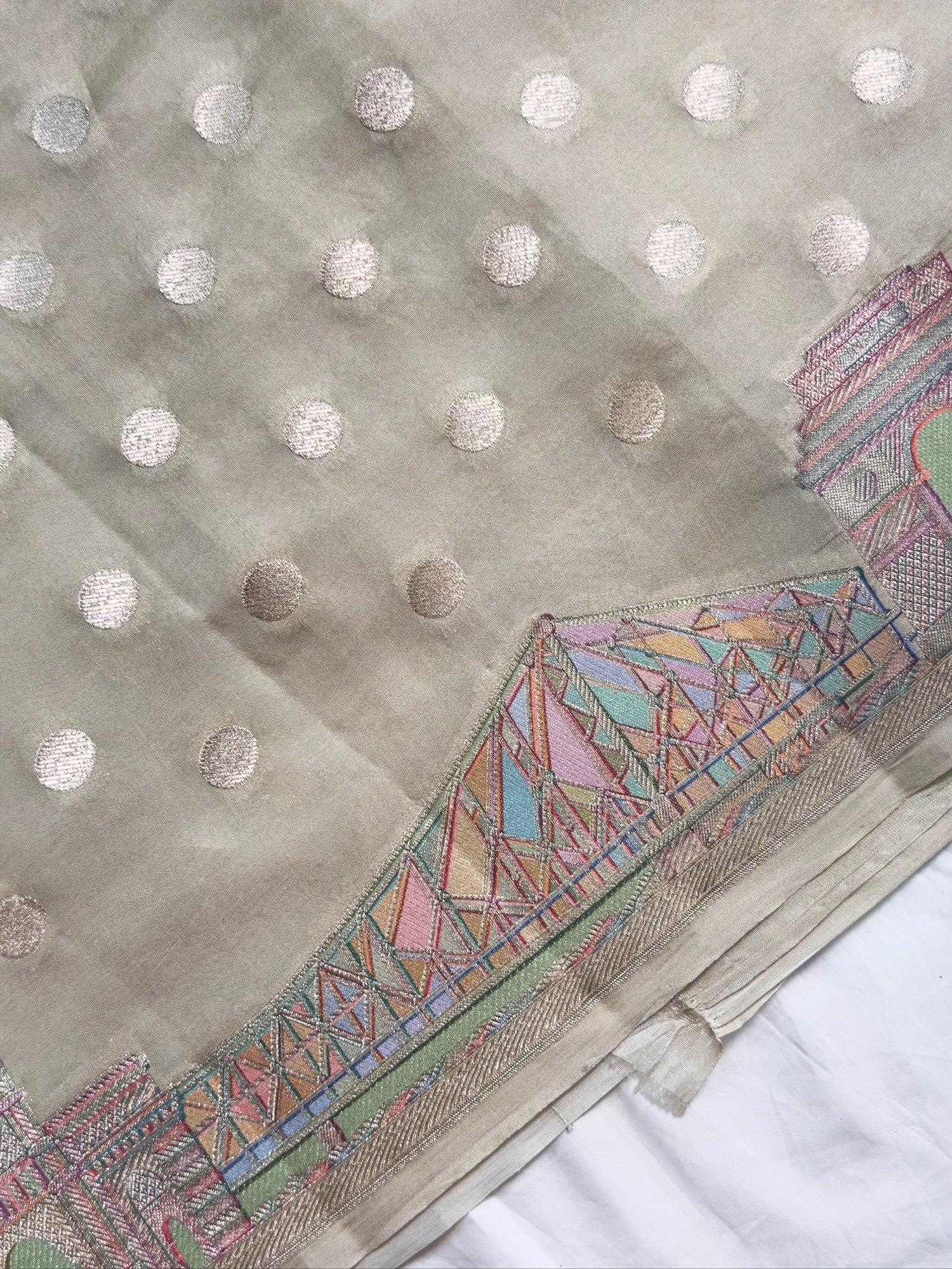 VIRASAT 429B: Ivory Pure Silk Banarasi Saree with Heritage Ghat Border, Gold Zari Meenakari &amp; Polka Dot Weaving