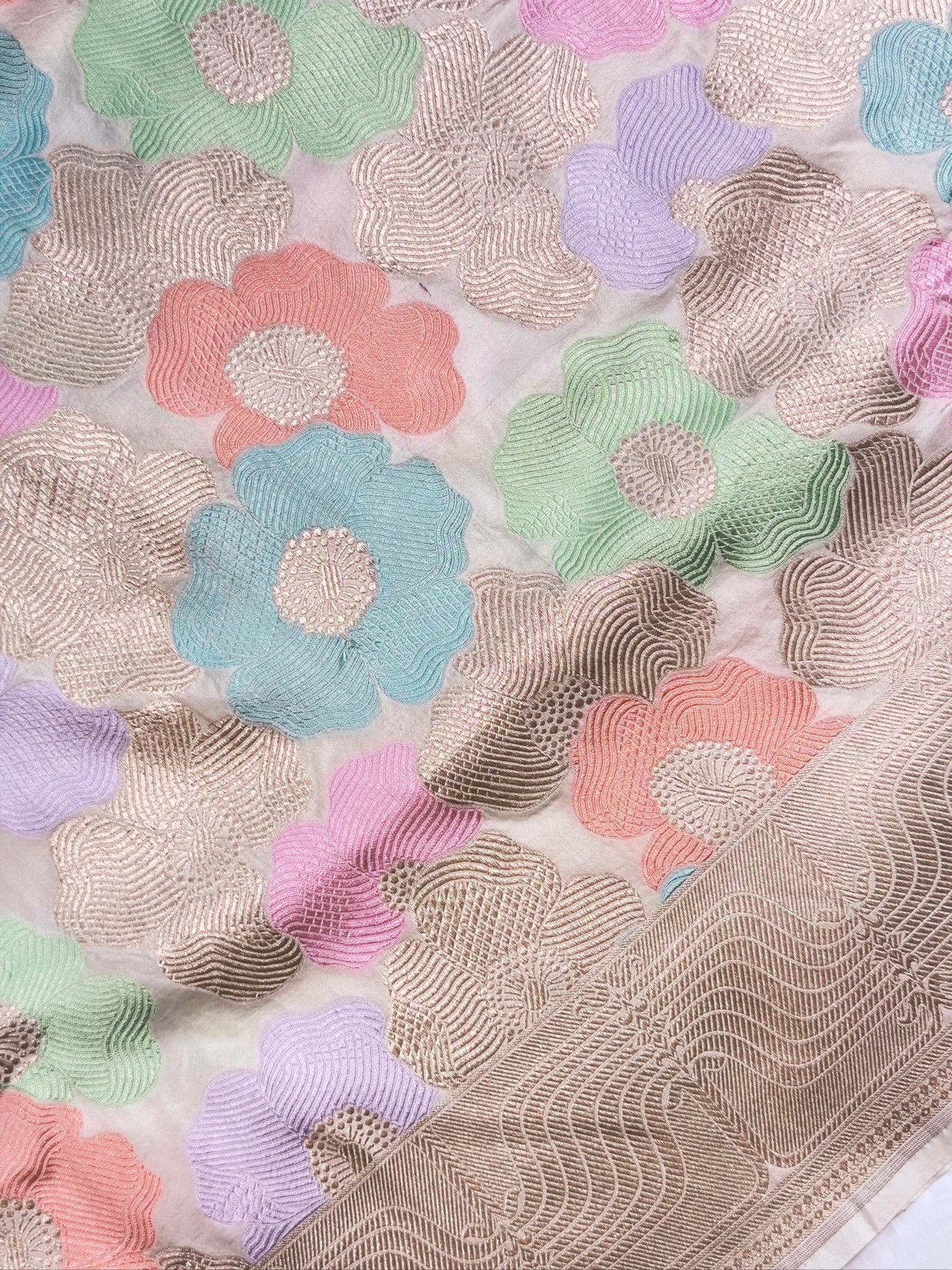 VIRASAT 425B: Beautiful Creamy White Pure Handloom Rangkat Katan Silk Saree Floral Meenakari With Silk Mark Certified