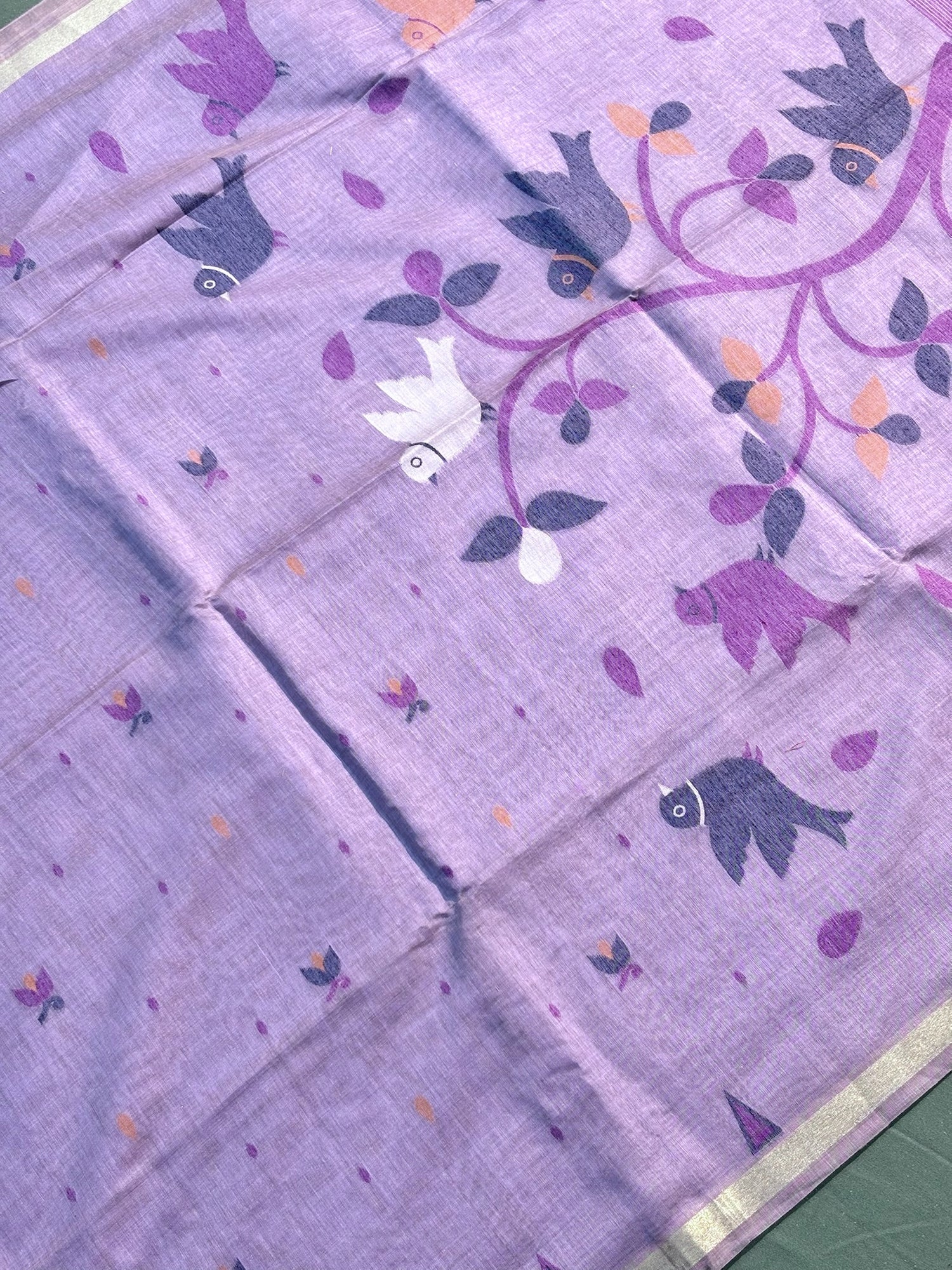 Utsav Banaras 069: Elegant Lilac Jamdani Saree with Artistic Bird &amp; Floral Weave