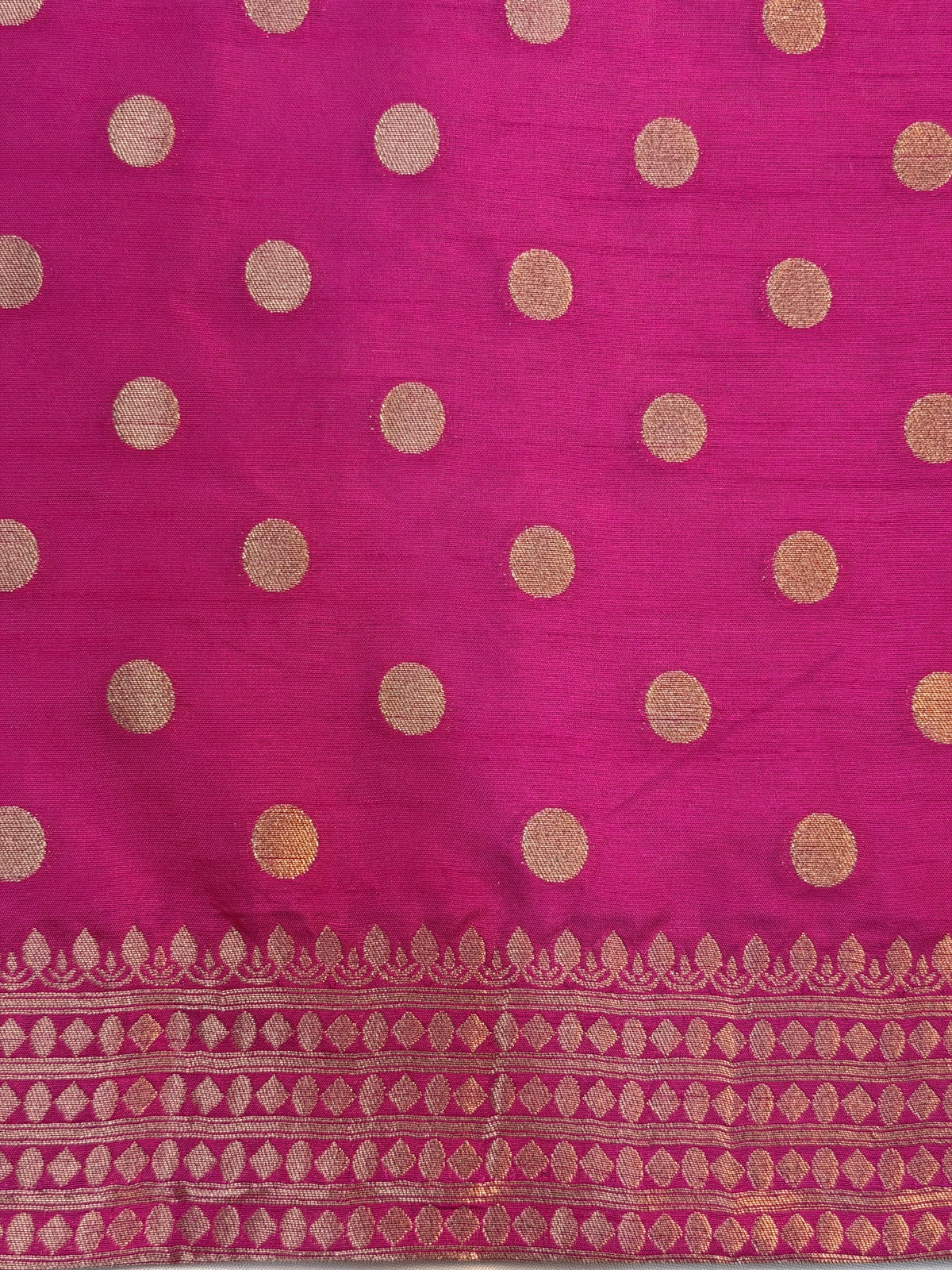UTSAV BANARAS 436: Elegant Ivory White Soft Silk Saree with Rani Pink Contrast Zari Border