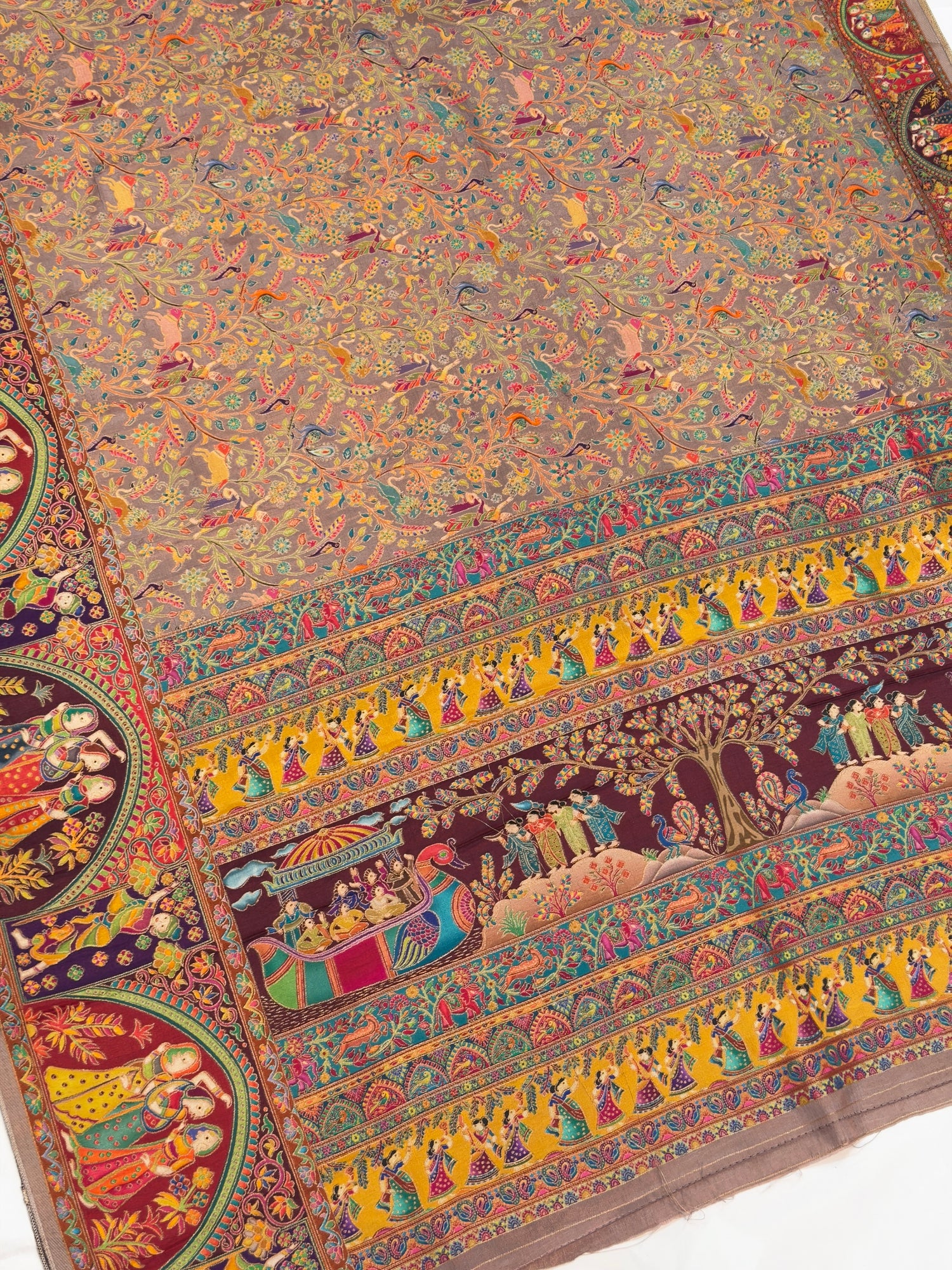UTSAV BANARAS 479B: Champagne Butter Silk Saree with Kalamkari Position Print &amp; Contrast Blouse