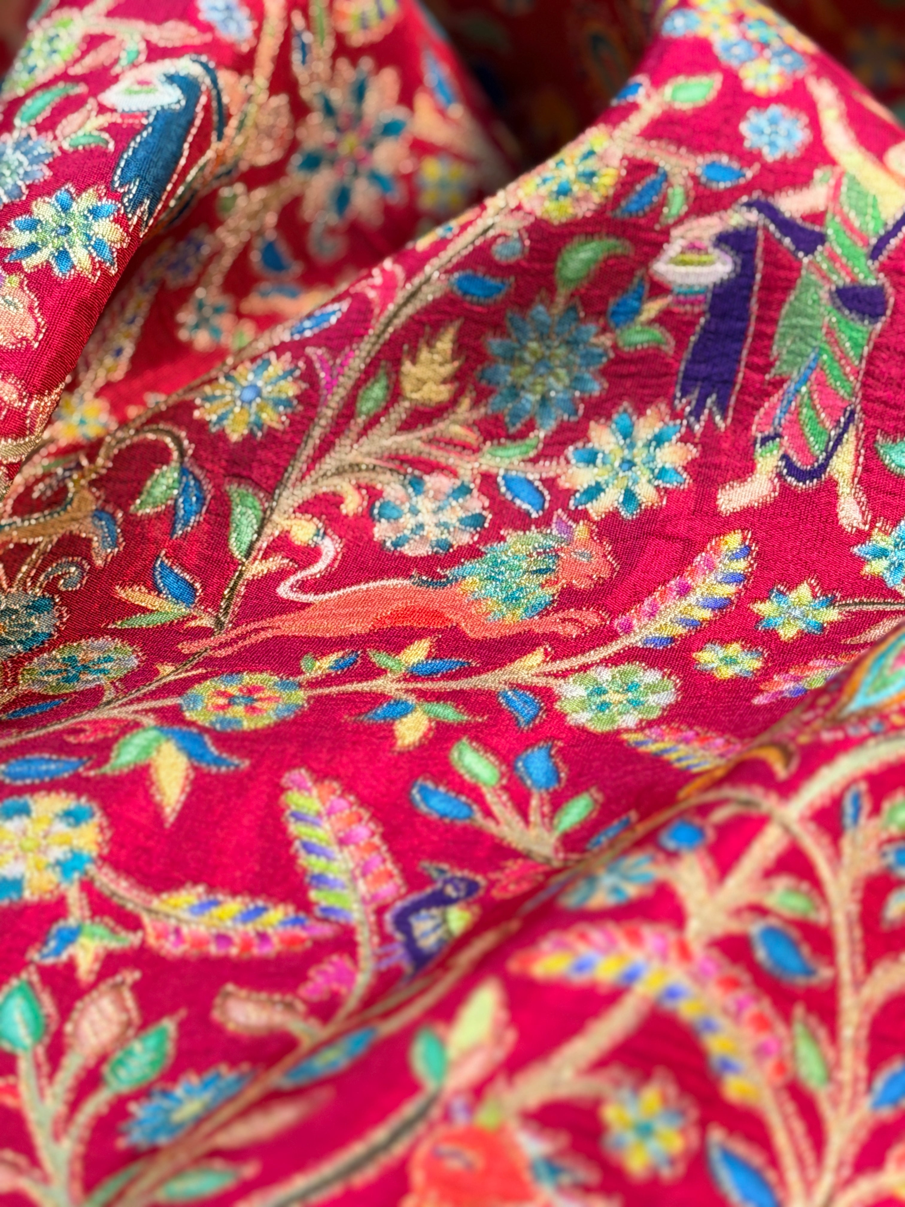 UTSAV BANARAS 479D: Crimson Red Butter Silk Saree with Kalamkari Position Print &amp; Contrast Blouse