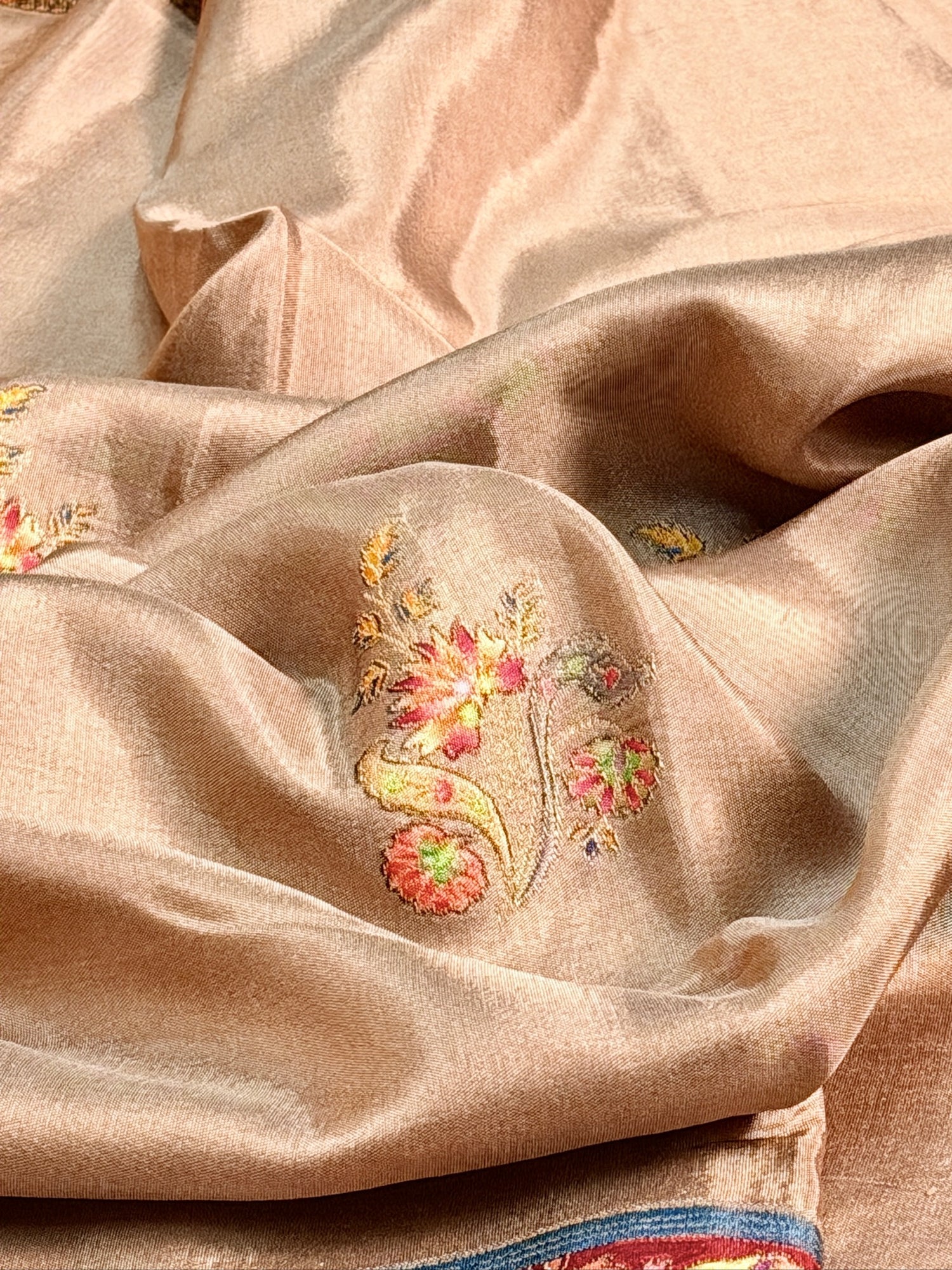UTSAV BANARAS 476B: Earthy Pink Butter Silk Saree with Royal Paisley Position Print &amp; Contrast Blouse