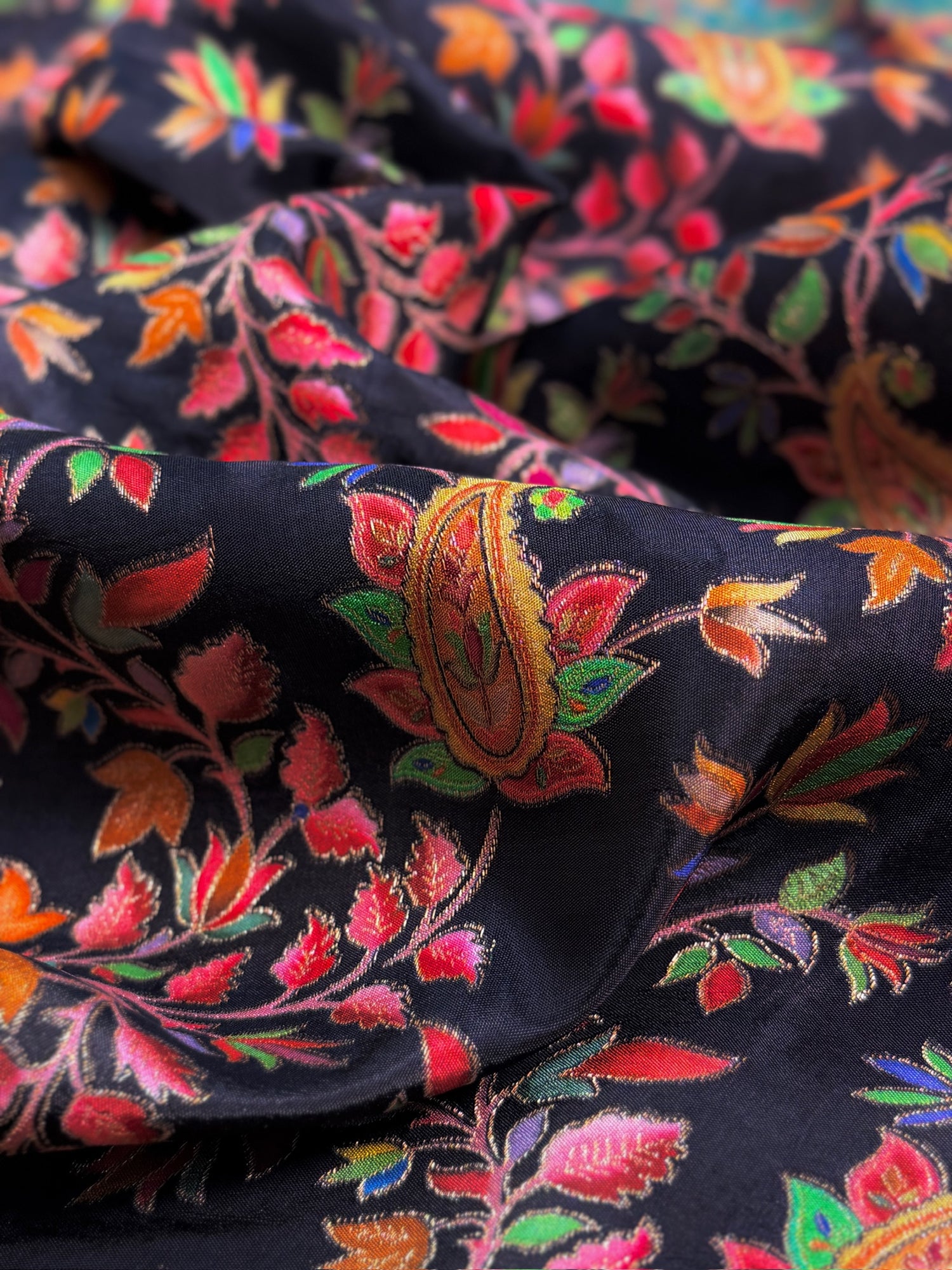 UTSAV BANARAS 478G: Jet Black Butter Silk Saree with Royal Paisley Position Print &amp; Contrast Blouse
