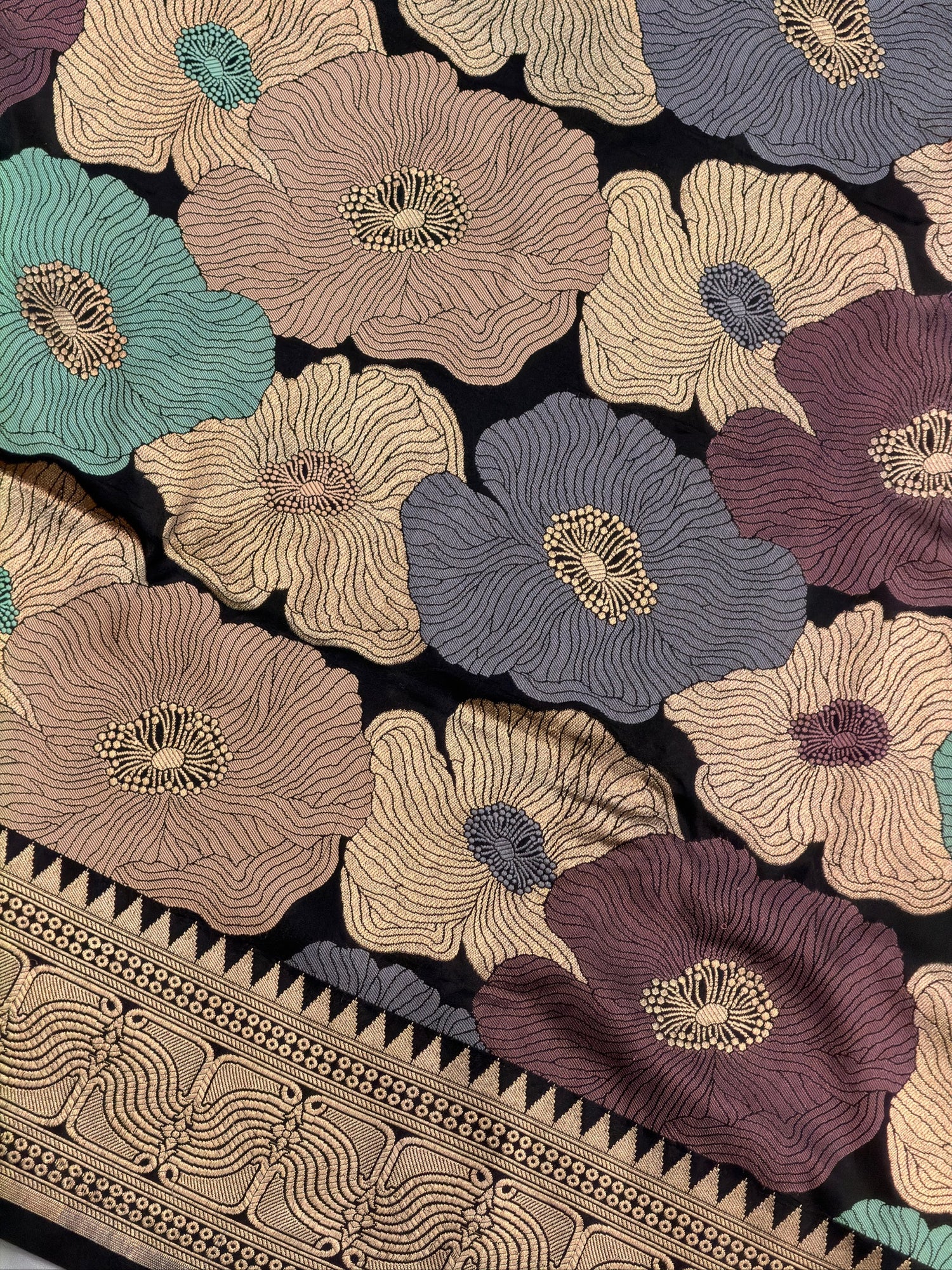 VIRASAT 425A: Silk Mark Certified Pure Handloom Silk Saree with Rangkat Floral Design &amp; Kadwa Zari Weaving