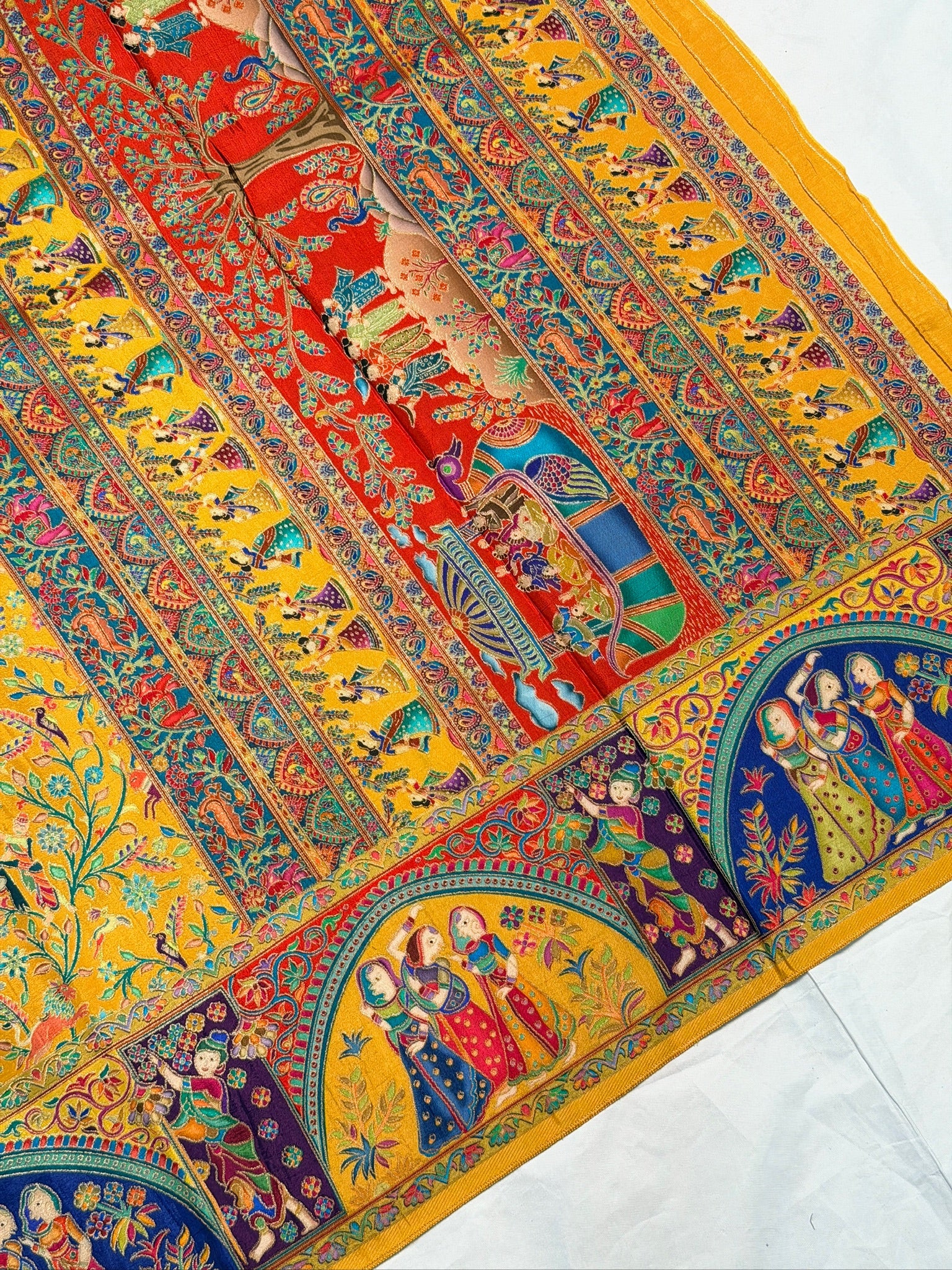 UTSAV BANARAS 479C: Bright yellow Butter Silk Saree with Kalamkari Position Print &amp; Contrast Blouse