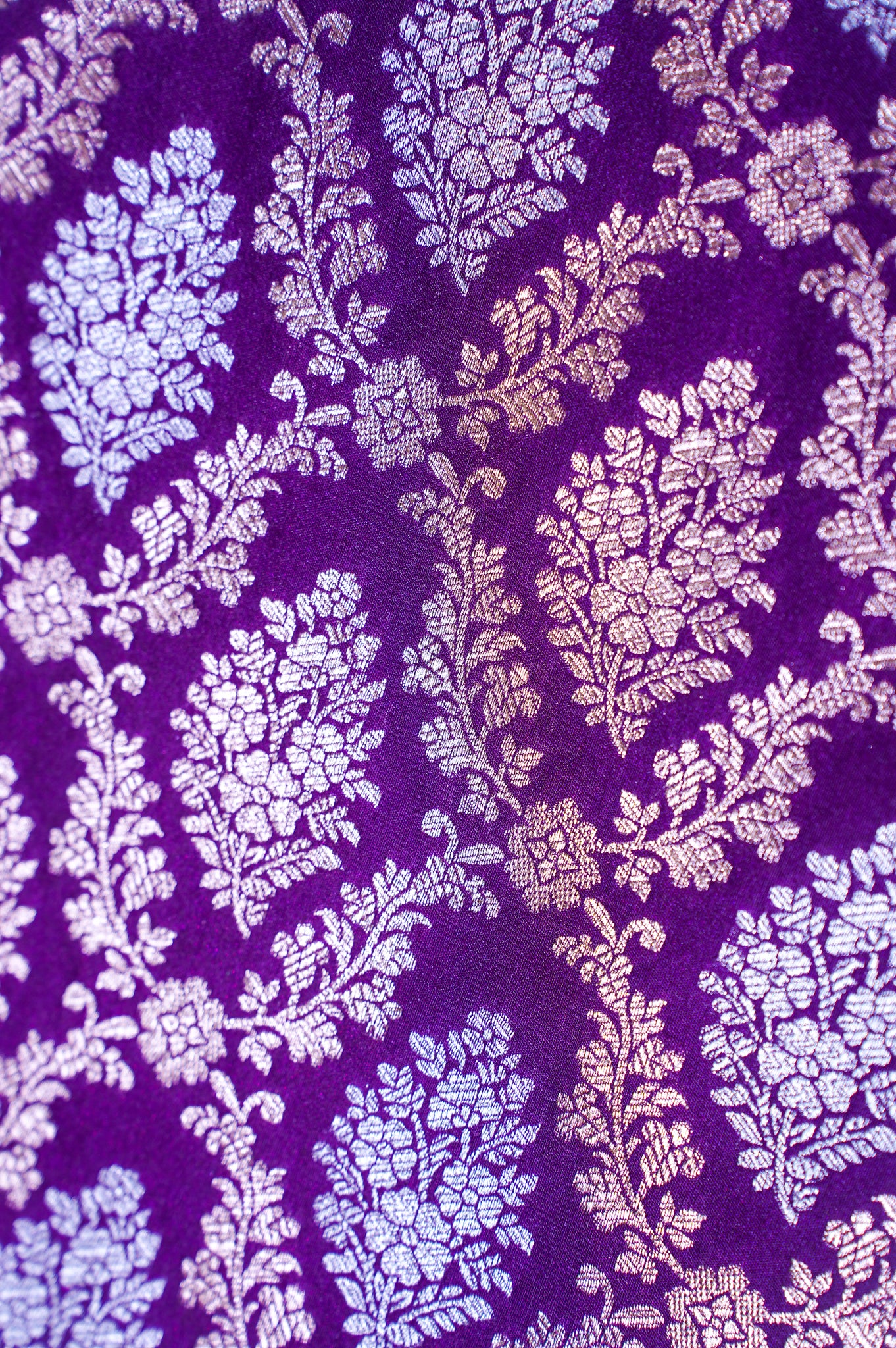 "WAAH BANARAS 114" Banarasi Move Jaal Pattern Vegan Silk Saree