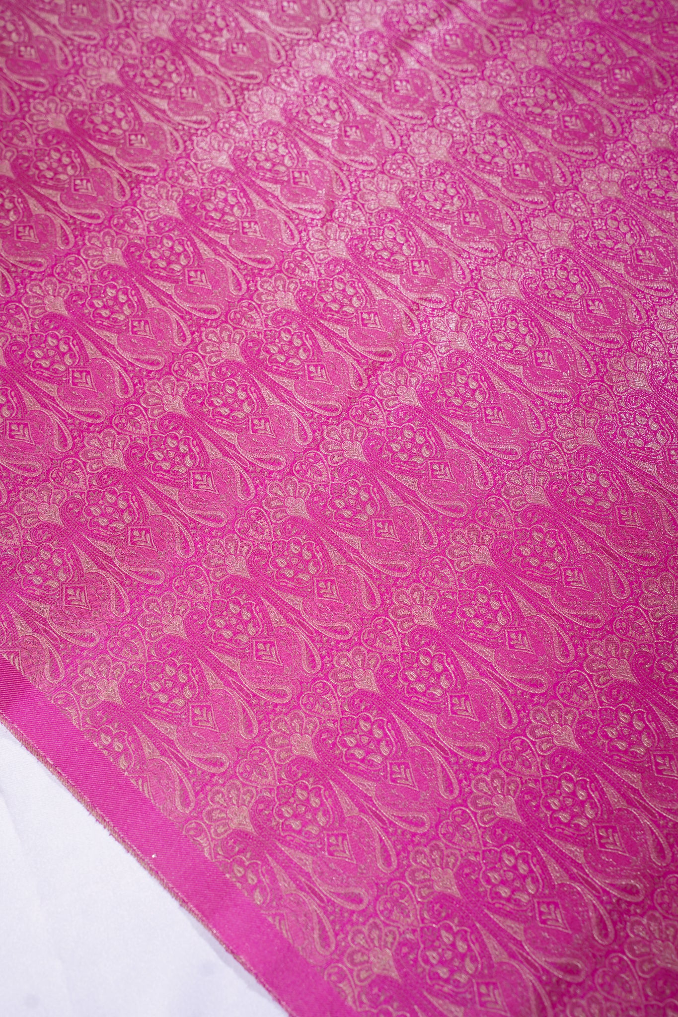 "MCF 19" Banarasi Rani Handloom Tanchui Alfi Jaal Febric