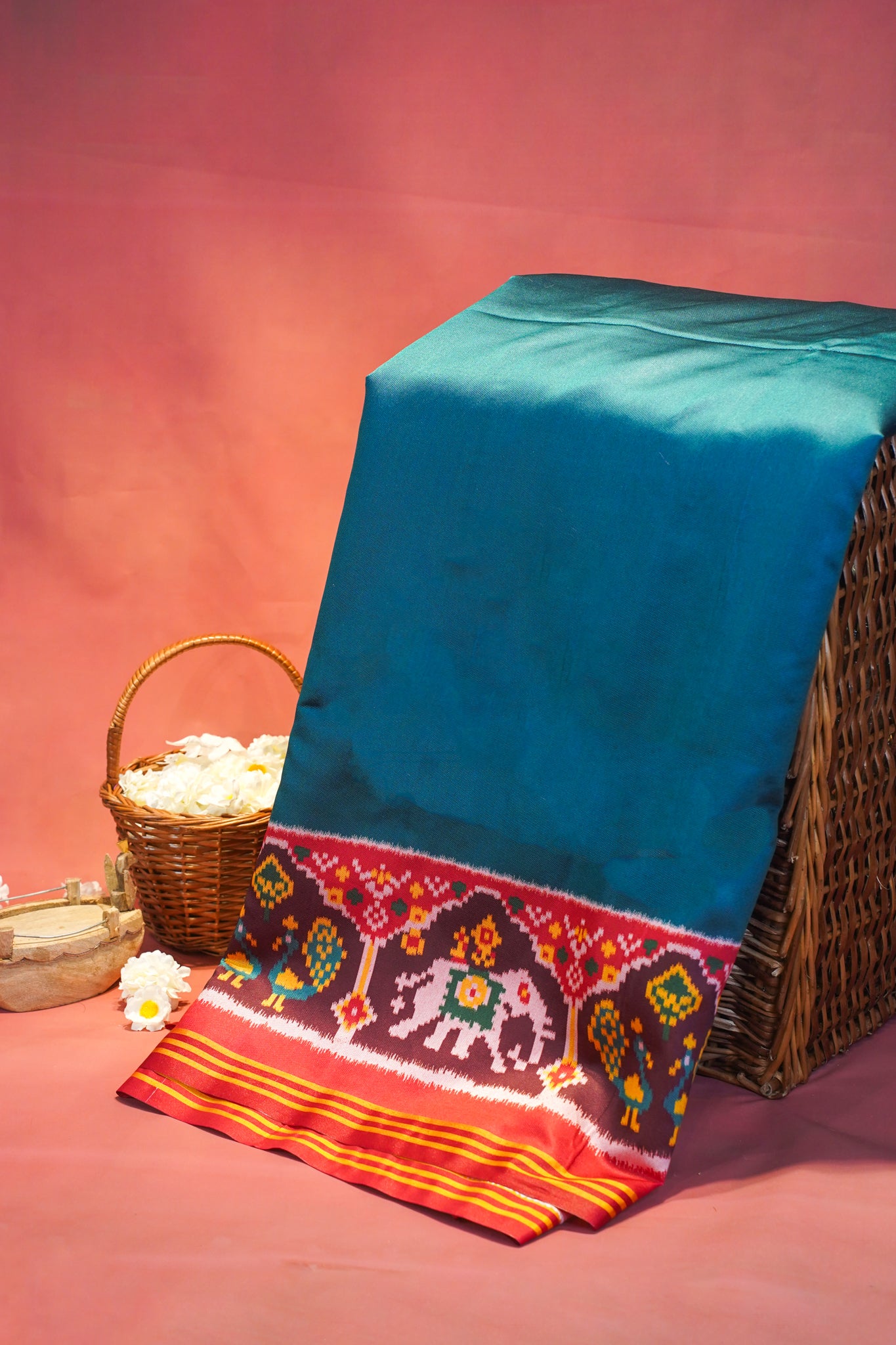 "UTSAV BANARAS 188" Banarasi Rama Green Patola Silk Saree With Elephant &amp; Peacock Motif Border