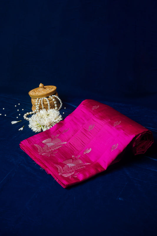 Magenta Pure Banarasi Dodama Silk Saree With Kadwa Woven