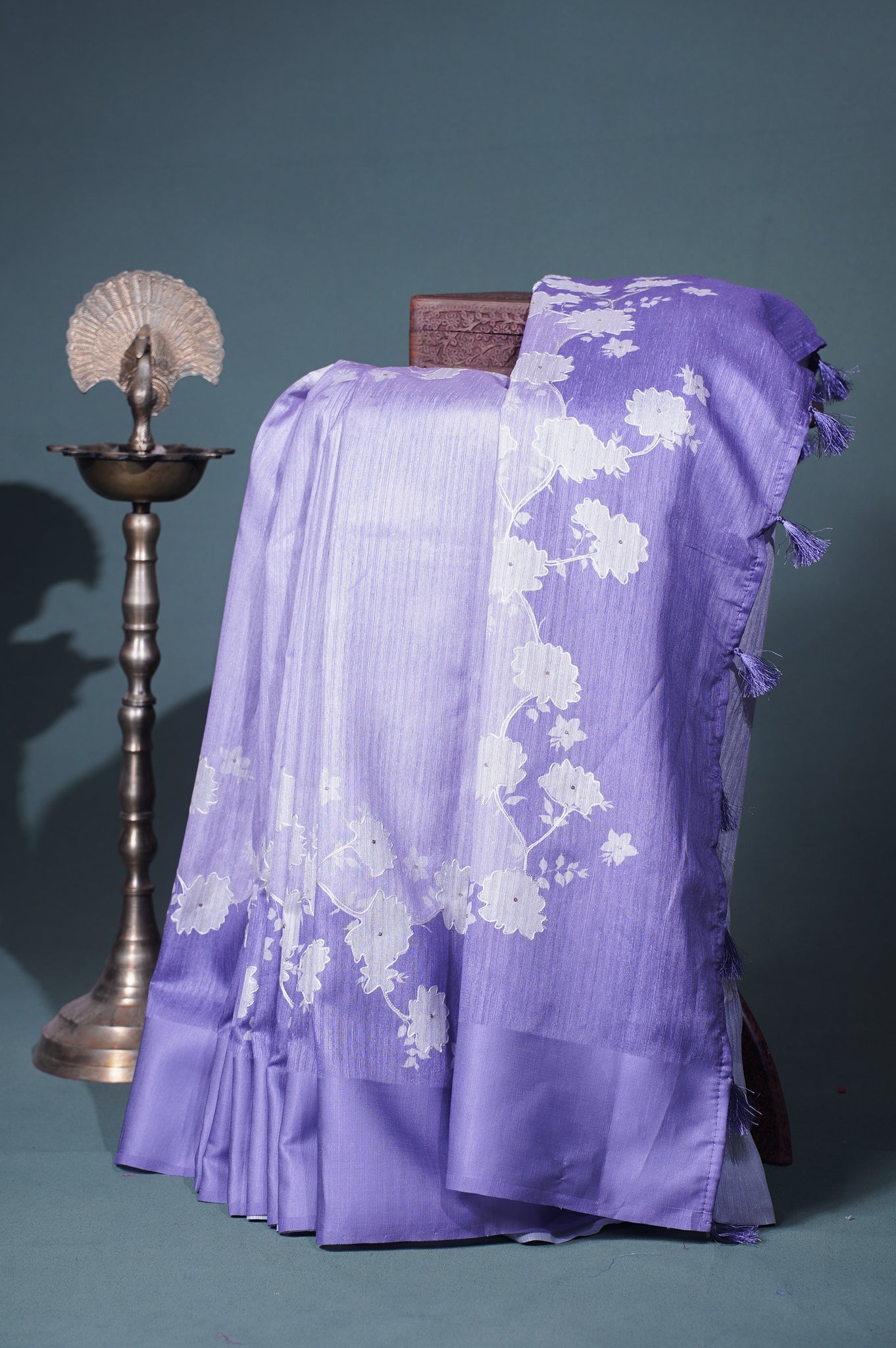 "UTSAV BANARAS 278" Banarasi Elegant Lavender Aari Work Matka Silk Saree