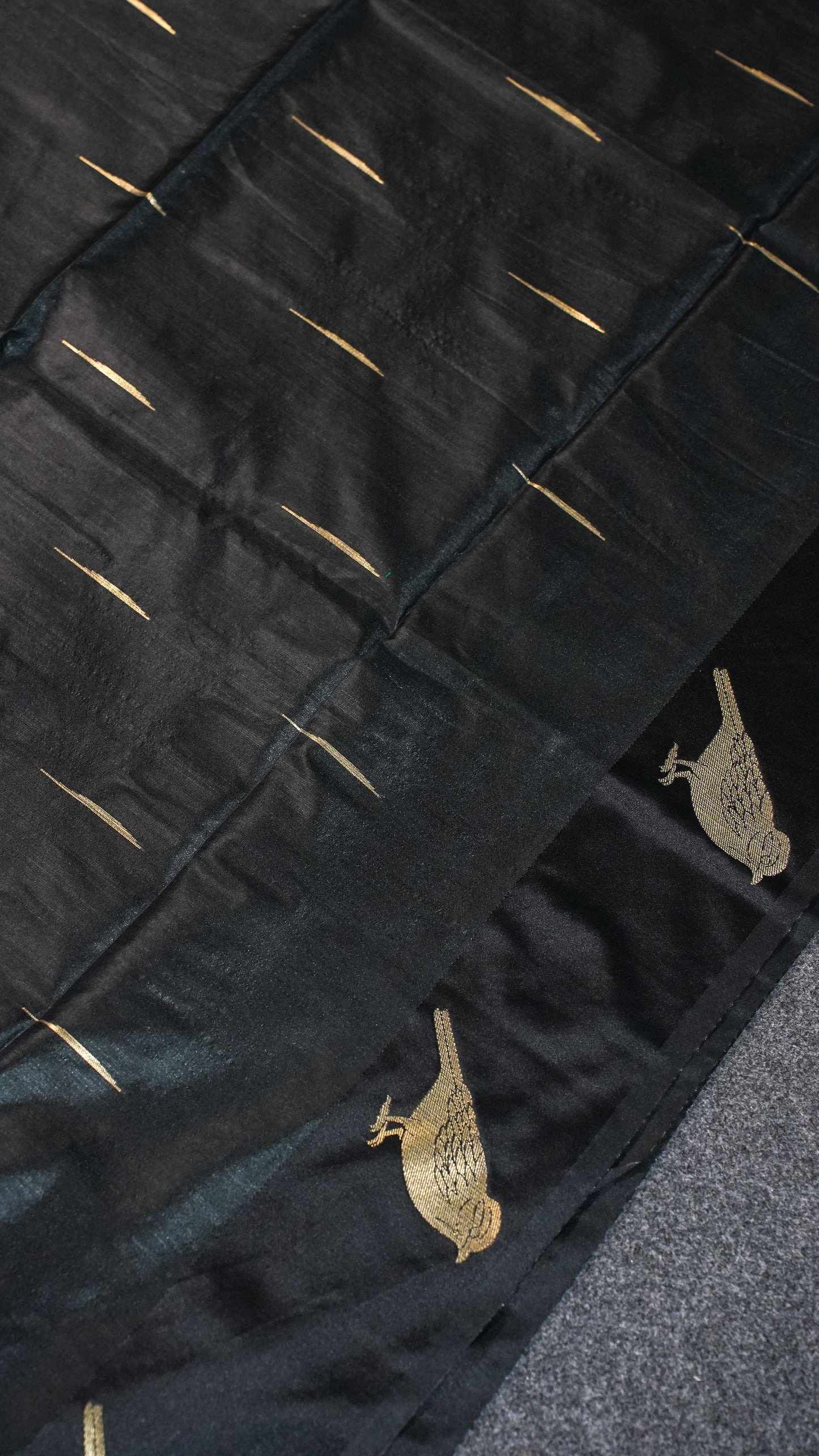 "UTSAV BANARAS 112" Banarasi Black Raw Silk With Bird Border Saree