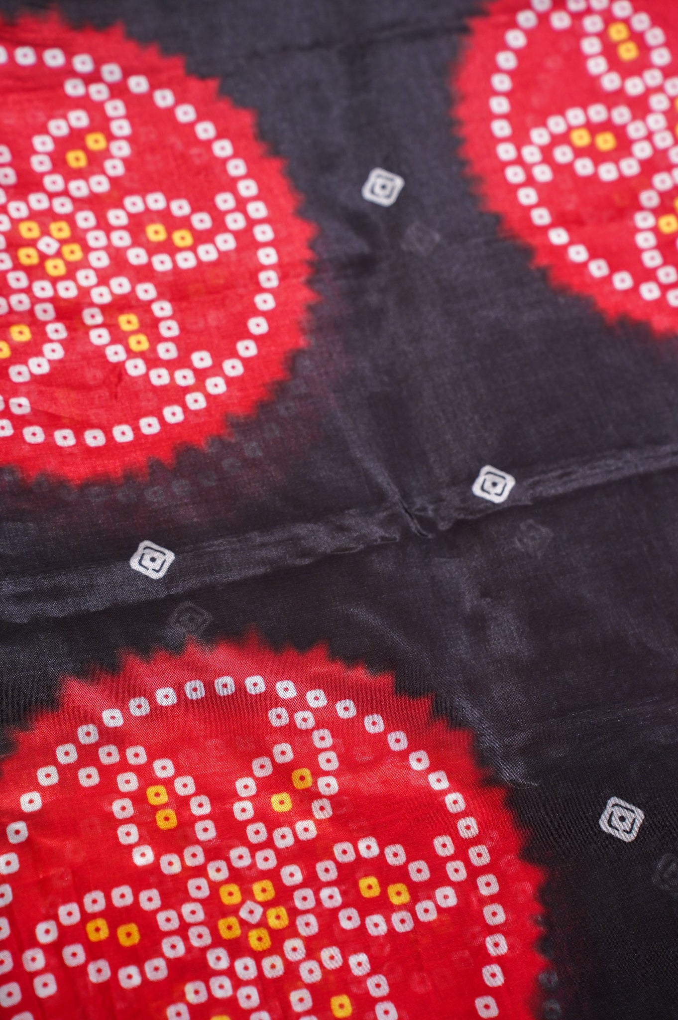 Waah Banaras 068 Black &amp; Red Malai Silk Saree with Chunari Mandala Carry Print &amp; Zari Border