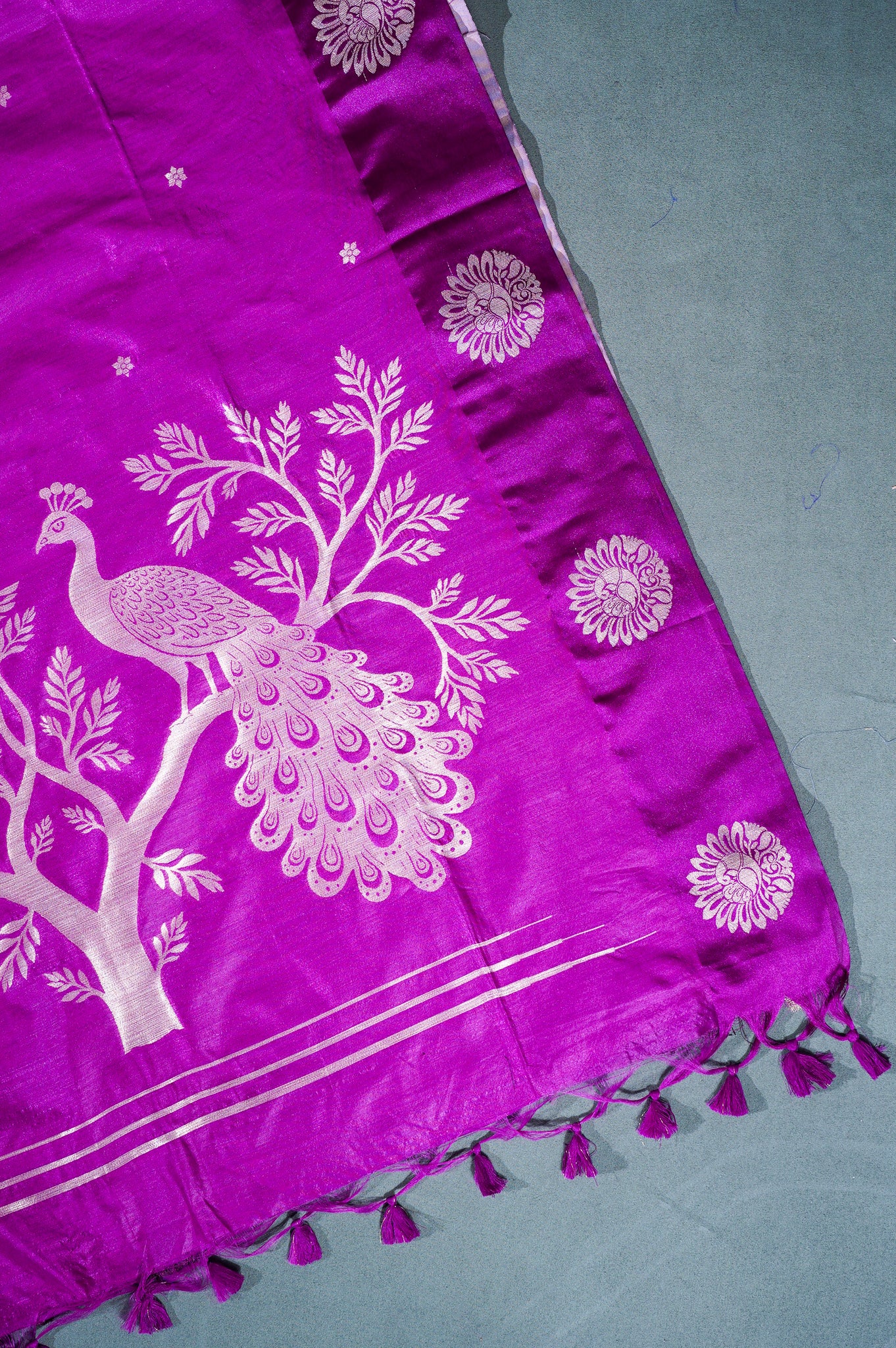 "UTSAV BANARAS 229" Banarasi Magenta Raw Silk Saree With Silver Zari Peacock &amp; Tree Motifs