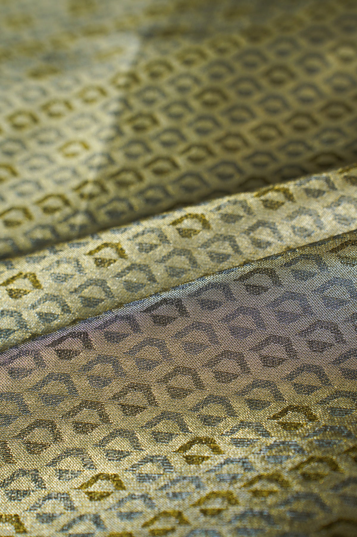 UTSAV BANARAS 353: Ivory Gold Brocade Tissue Silk Saree with Multicolor Peacock Meenakari Zari Border &amp; Palla