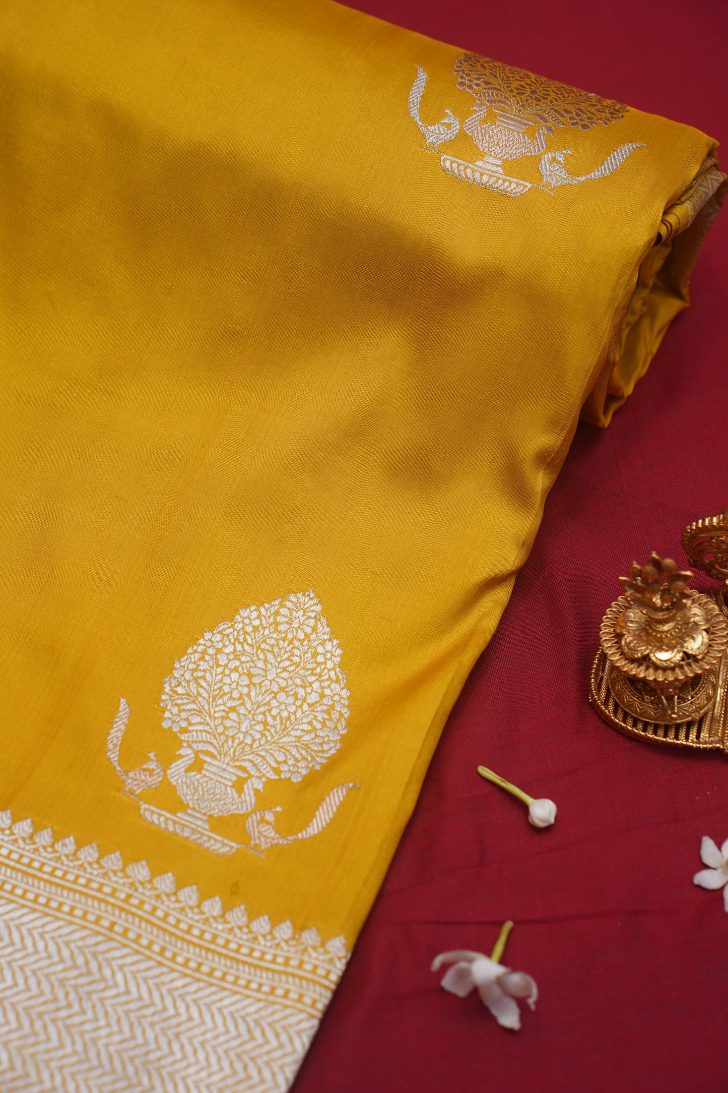 Lemon Yellow Pure Kadwa Banarasi Handloom Saree