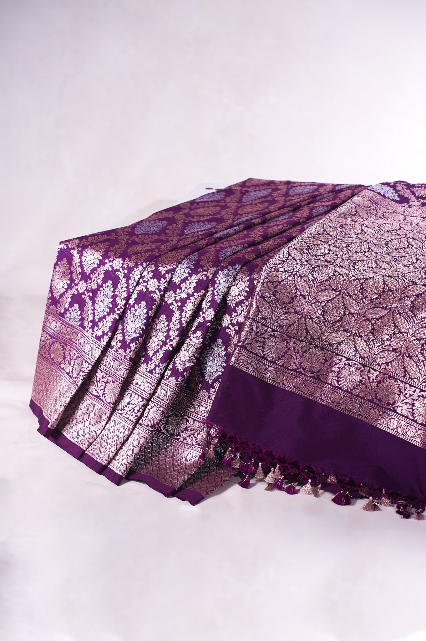 "WAAH BANARAS 114" Banarasi Move Jaal Pattern Vegan Silk Saree