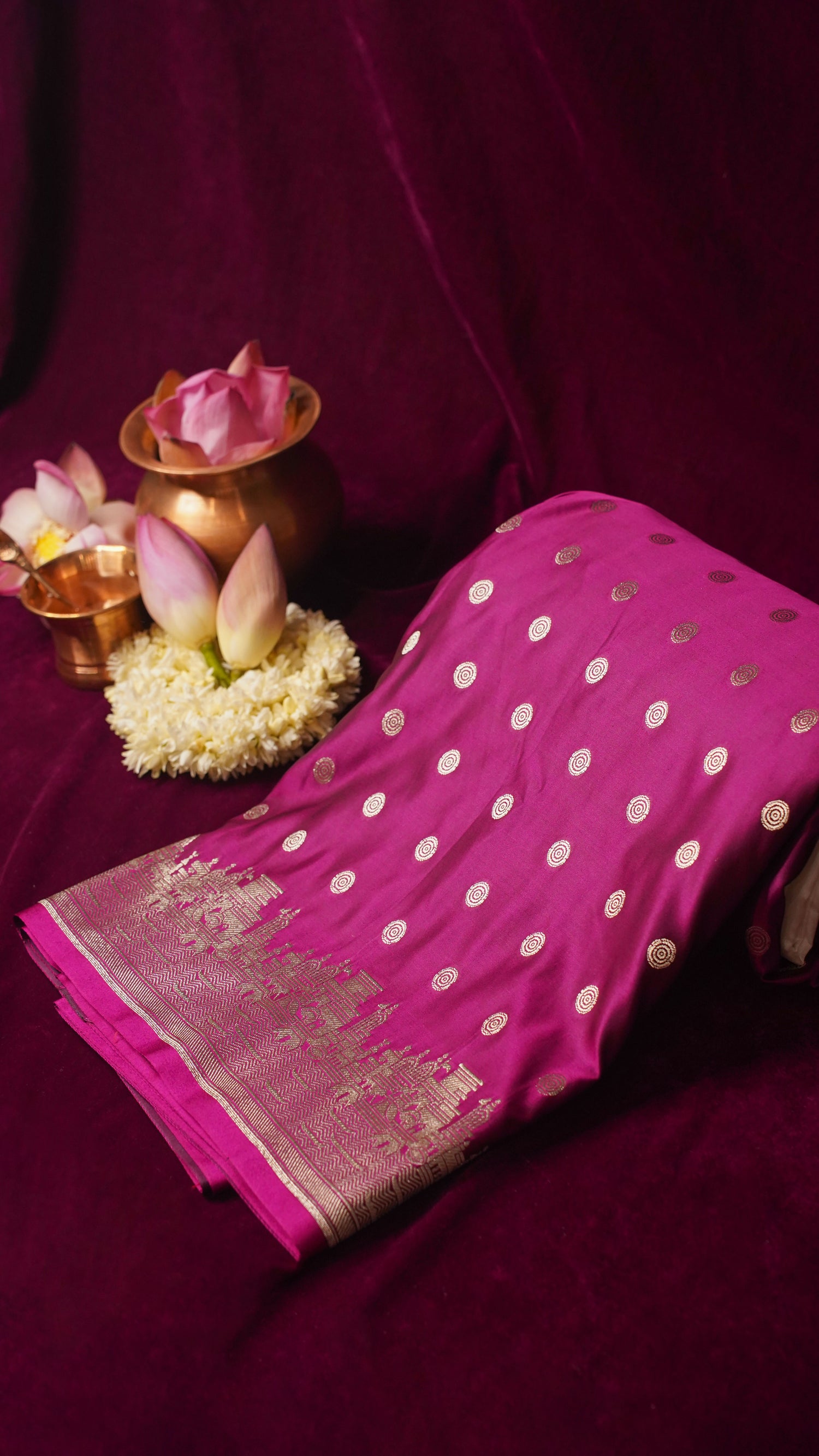 "WAAH BANARAS 055D" Banarasi Pure Mashru silk saree with Ghat Border
