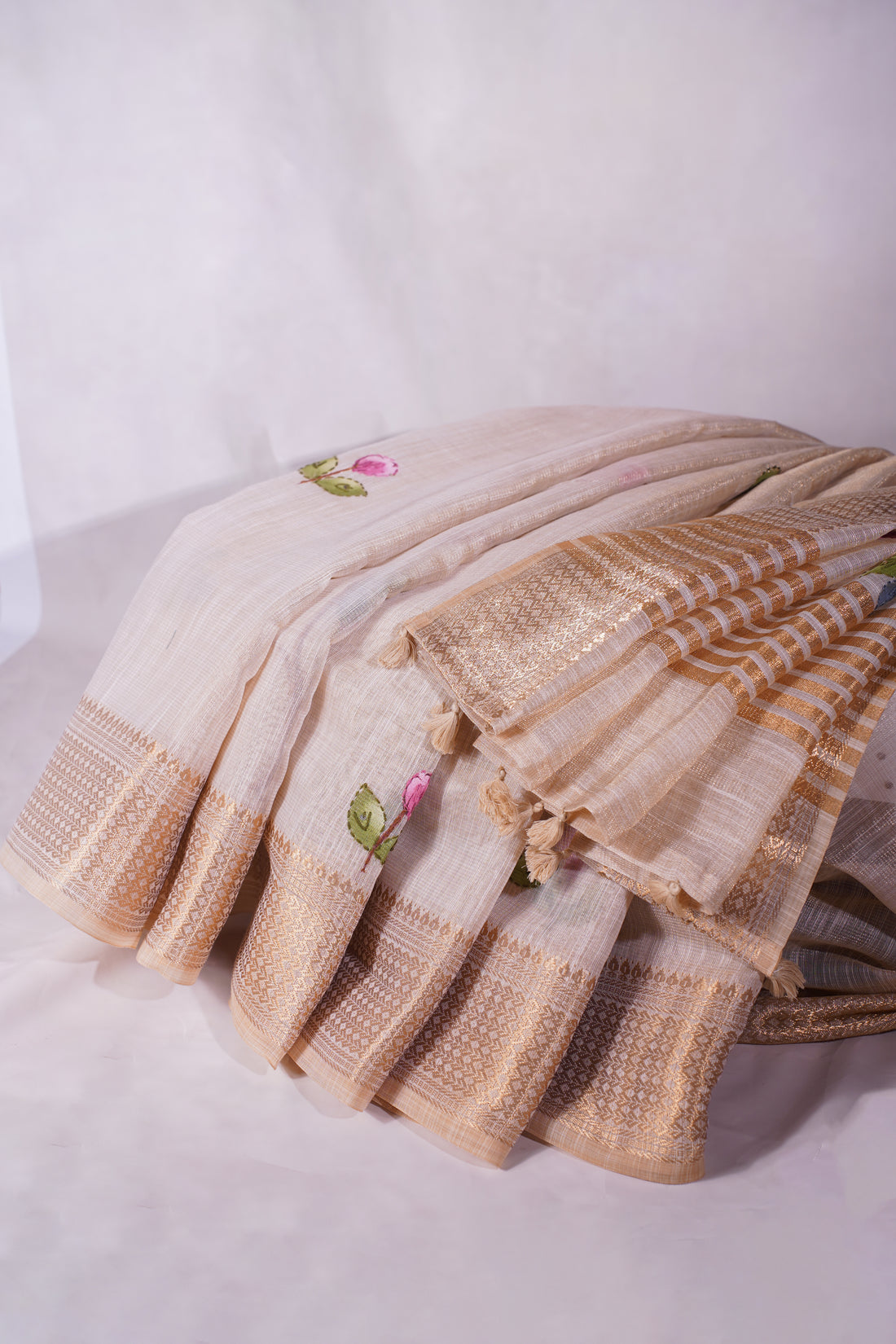 UTSAV BANARAS 482: Sand Beige Linen Tissue Saree with Printed Kantha Work &amp; Zari Border