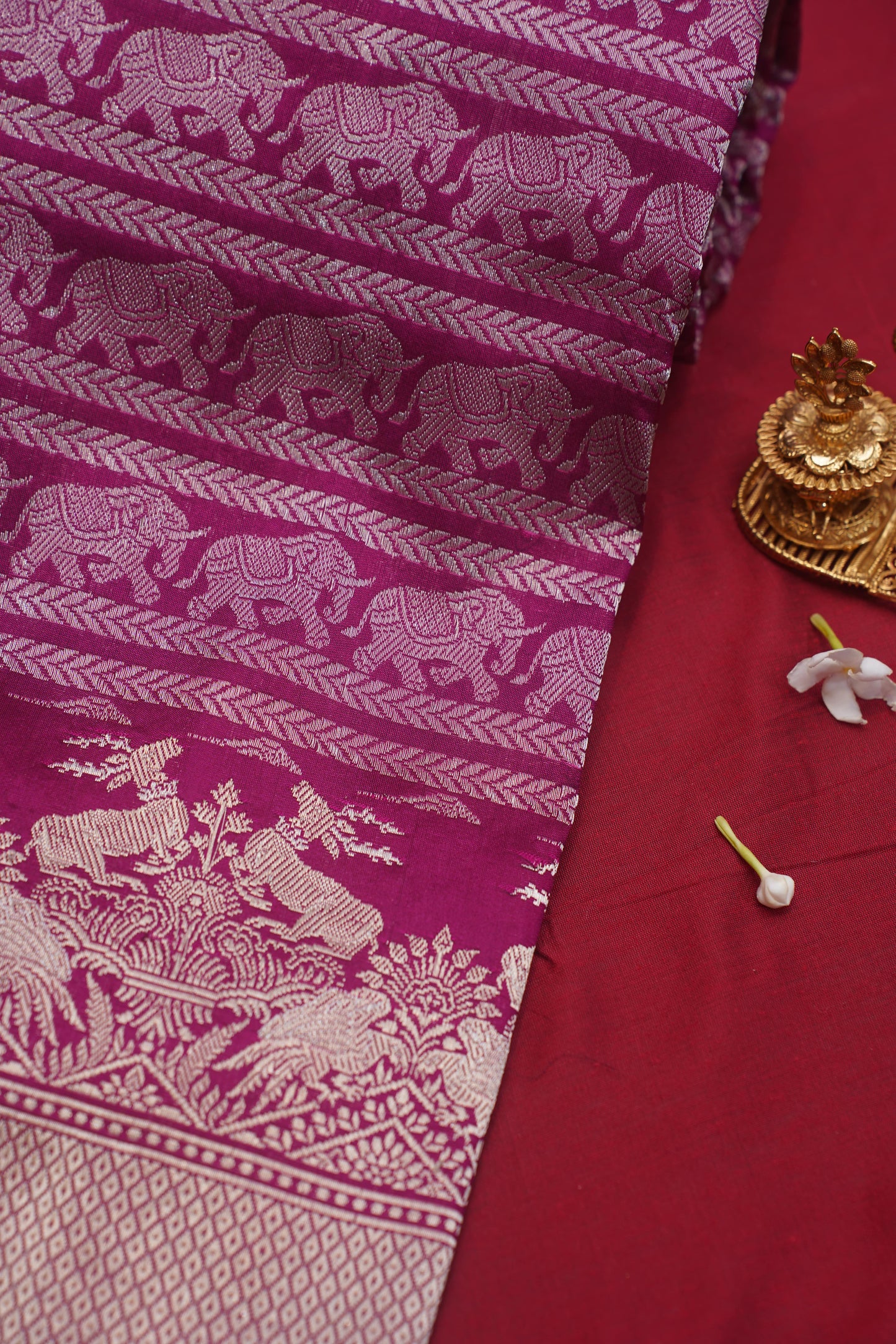 Magenta Pure Kadwa Tanchoi Banarasi Handloom Saree