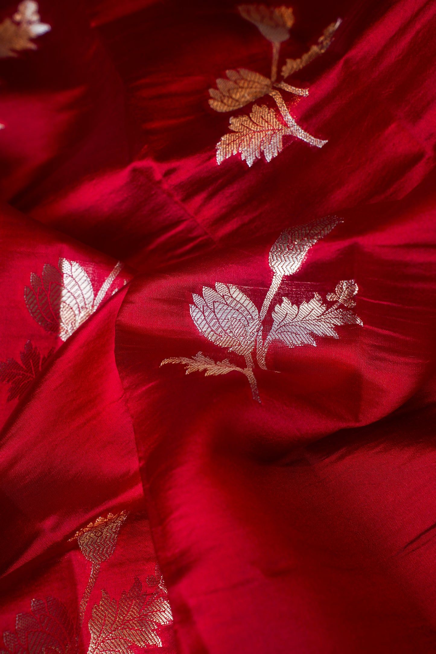 Red Pure Banarasi Dodama Silk Saree