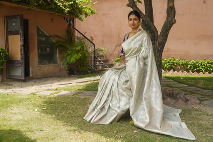 Light Pista Green Pure Tissue Silk Banarasi Handwoven Saree