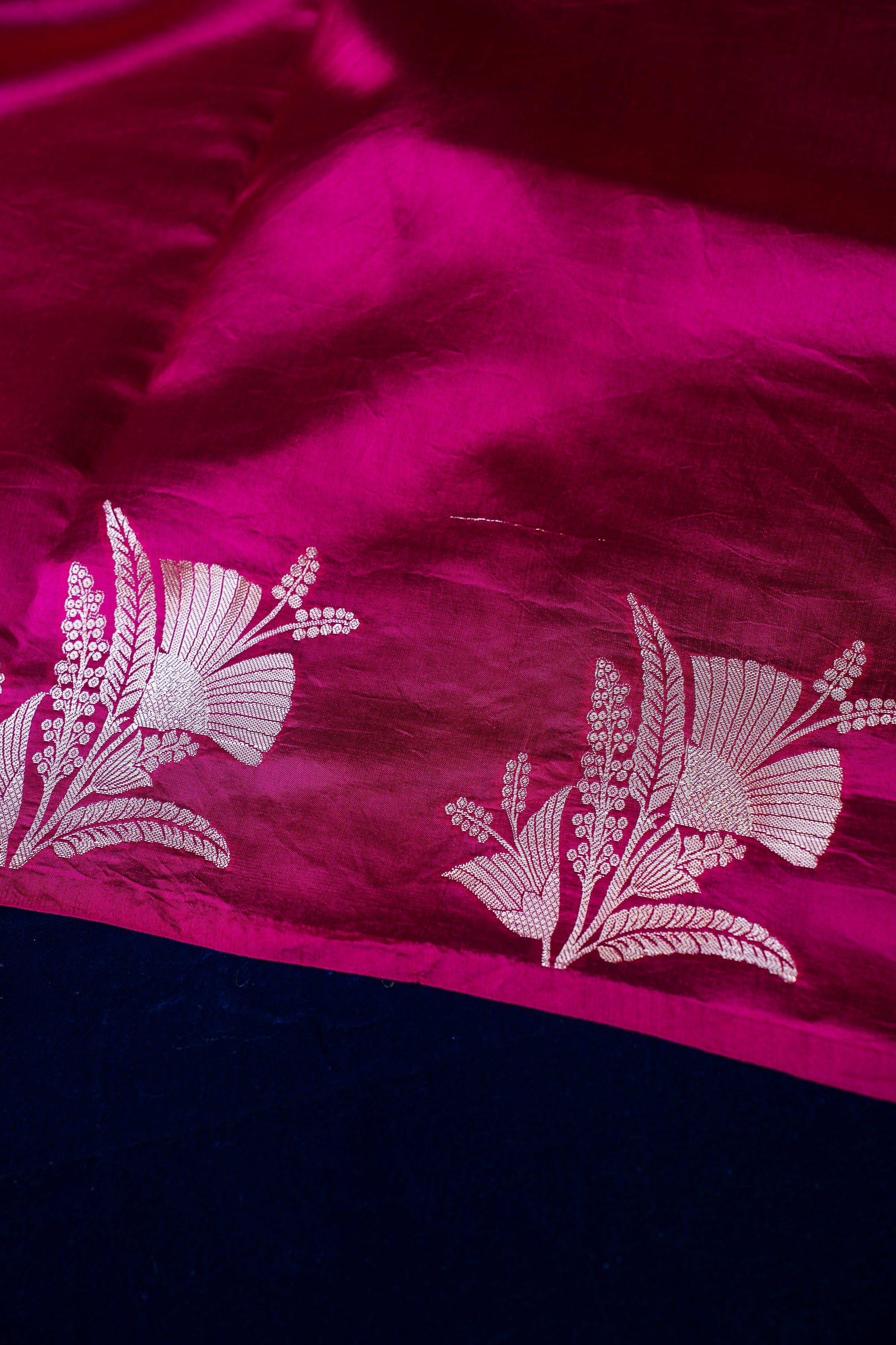 Magenta Pure Banarasi Dodama Silk Saree With Kadwa Woven