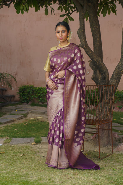 Handwoven Banarasi Organza silk Saree with kadwa buti