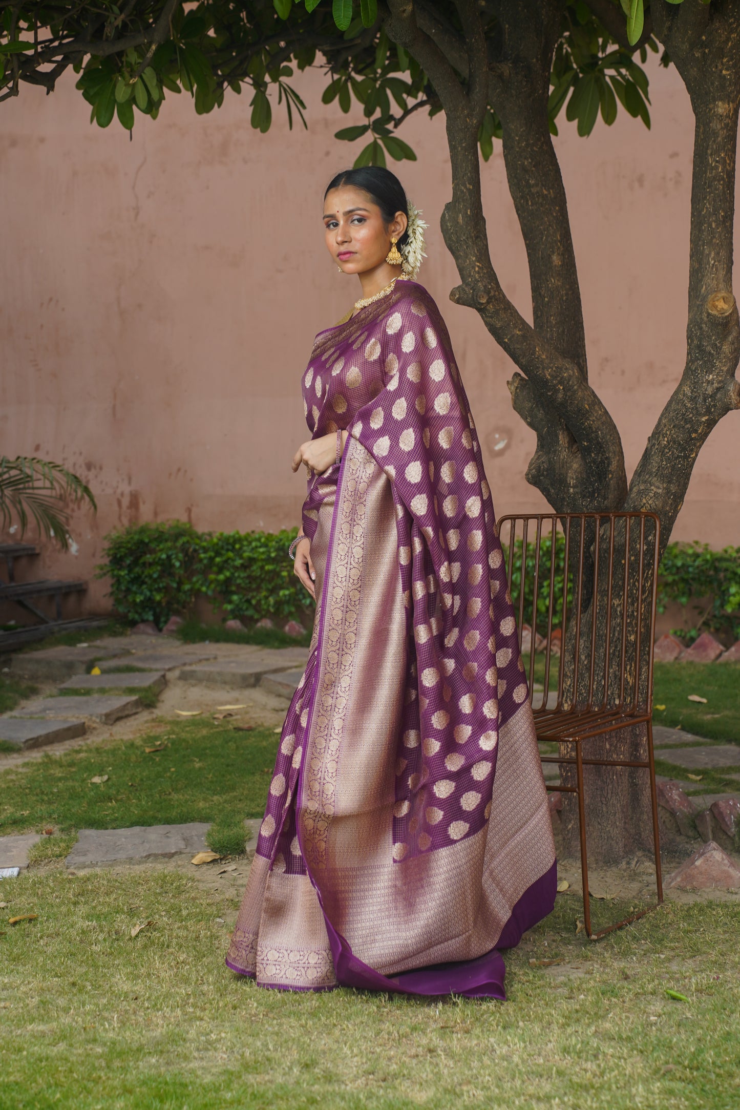 Handwoven Banarasi Organza silk Saree with kadwa buti