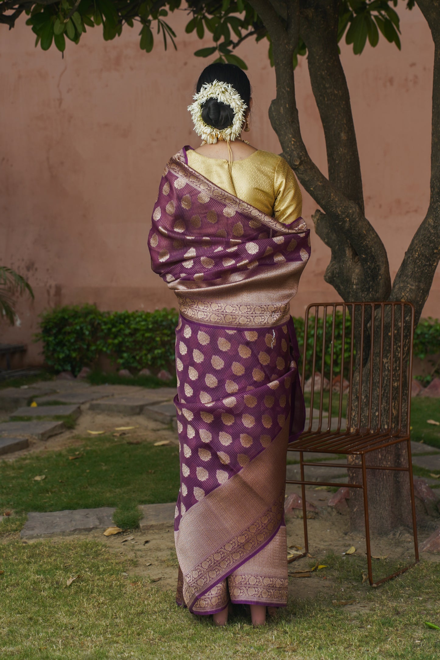 Handwoven Banarasi Organza silk Saree with kadwa buti